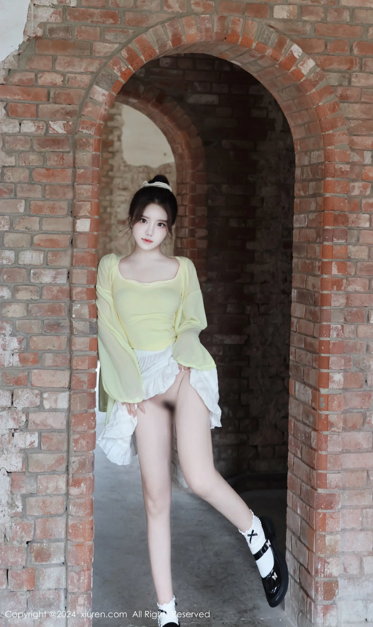 小薯条nienie性感黄色上衣配白色短裙秀曼妙身姿迷人写真 第 70 张
