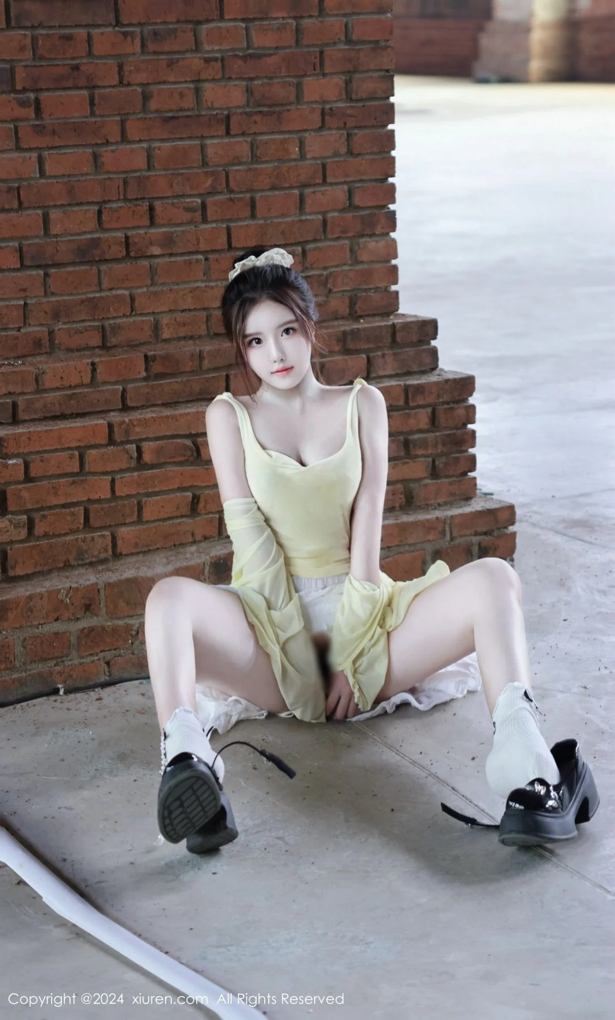小薯条nienie性感黄色上衣配白色短裙秀曼妙身姿迷人写真 第 83 张