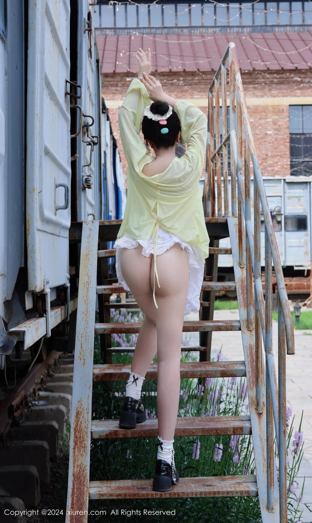 小薯条nienie性感黄色上衣配白色短裙秀曼妙身姿迷人写真 第 93 张