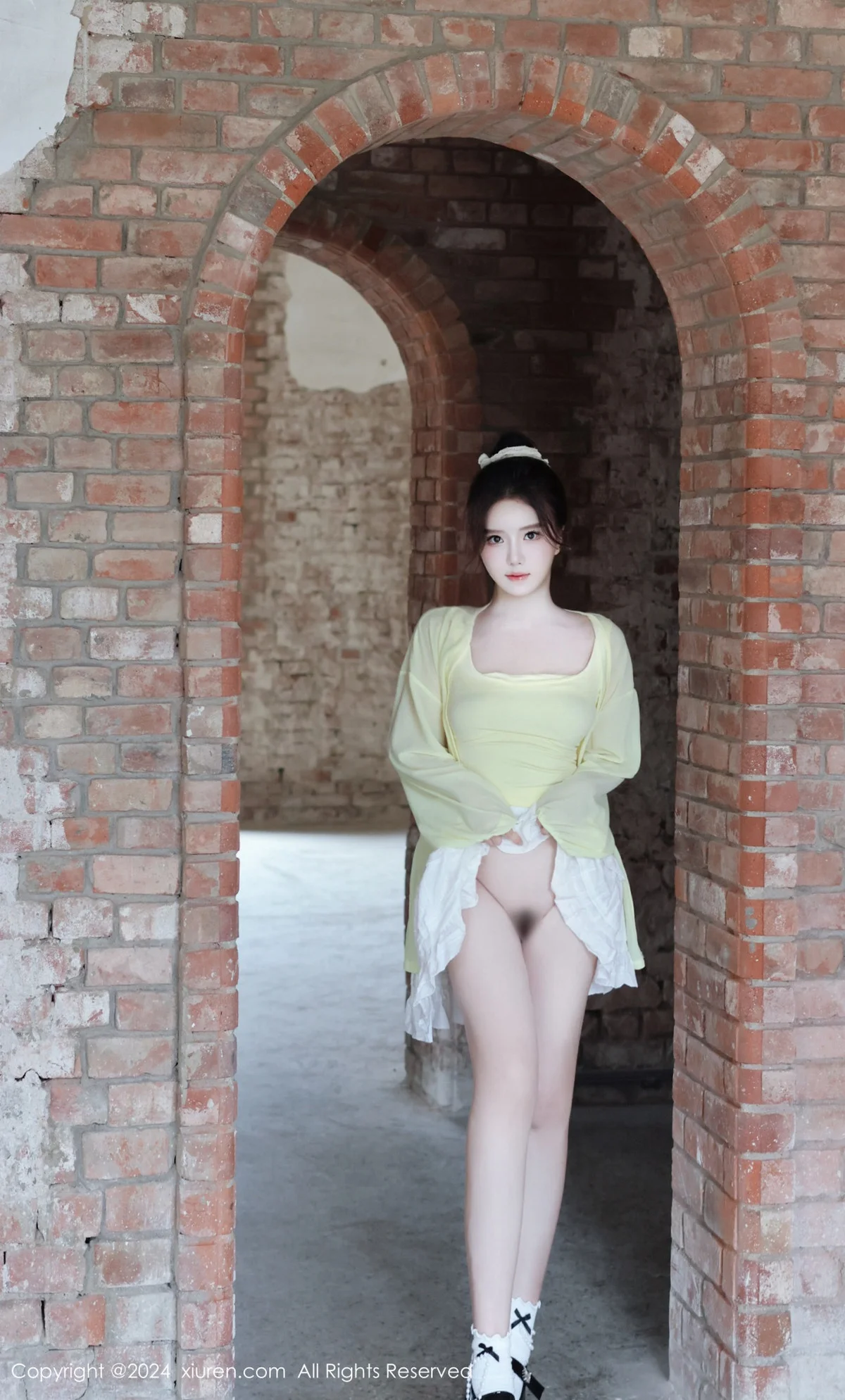 小薯条nienie性感黄色上衣配白色短裙秀曼妙身姿迷人写真 第 95 张