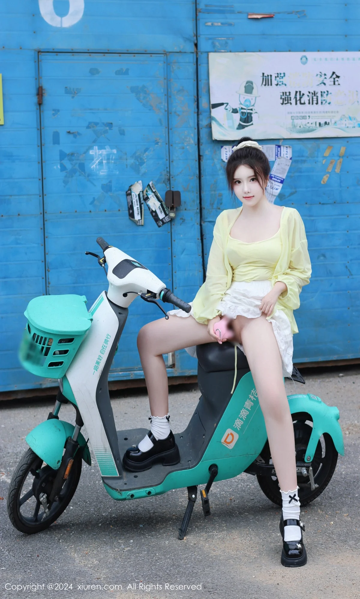 小薯条nienie性感黄色上衣配白色短裙秀曼妙身姿迷人写真 第 99 张