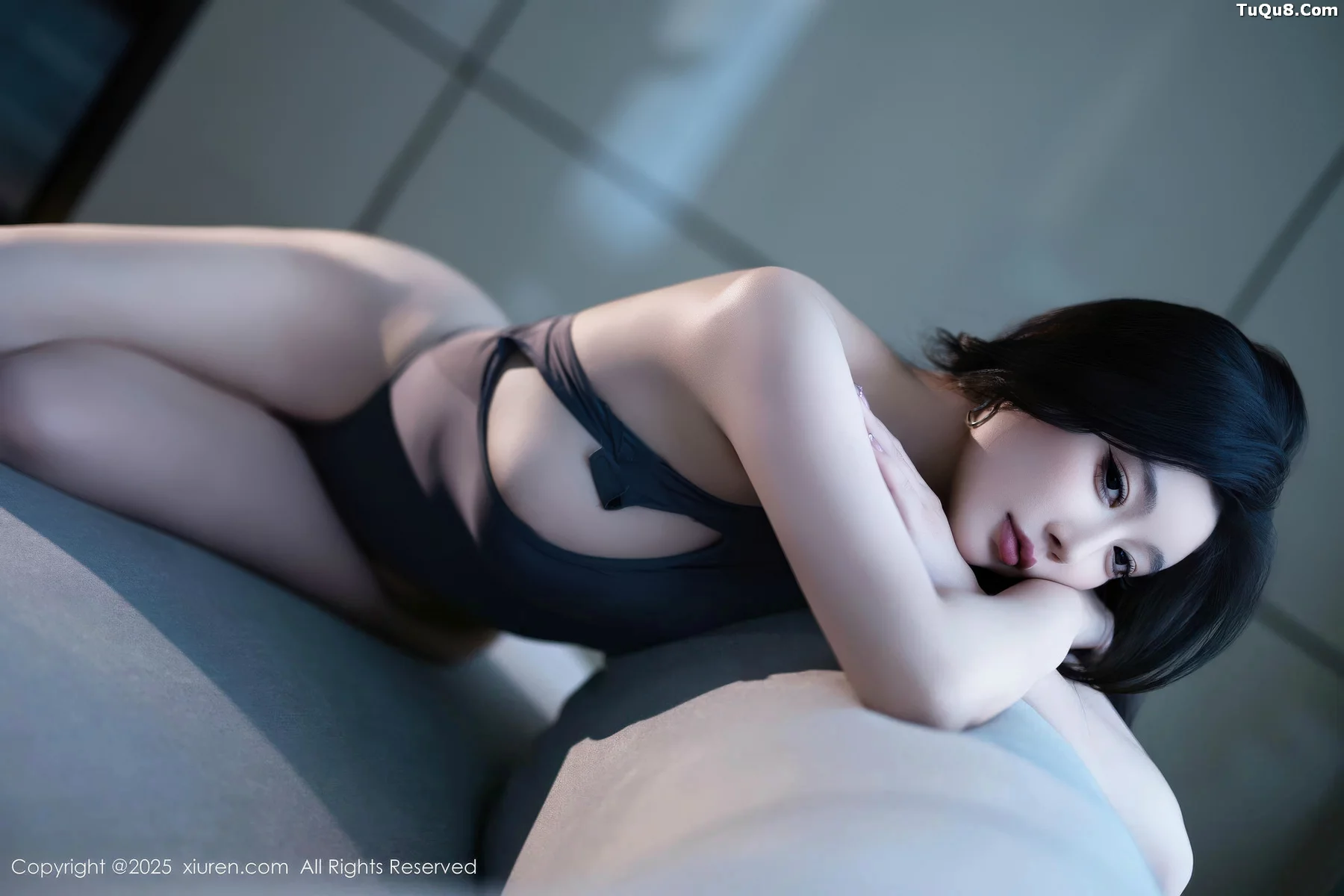 CHENCHEN.性感灰色服饰配蓝色牛仔裤秀丰腴身材绝美写真 第 100 张