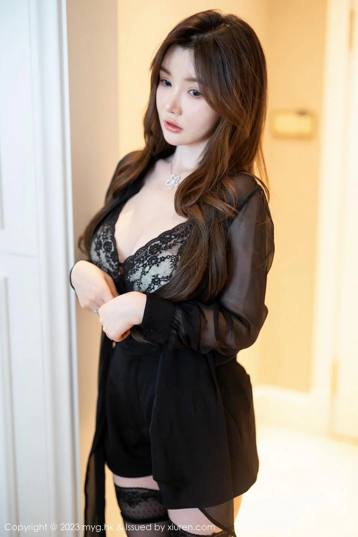 糯美子MINIbabe性感黑色蕾丝内衣配黑色蕾丝吊袜魅惑写真 第 60 张