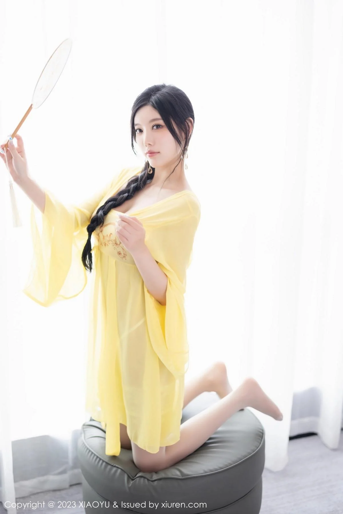 杨晨晨Yome性感黄色连衣短裙配白丝袜秀丰腴身材绝美写真 第 115 张
