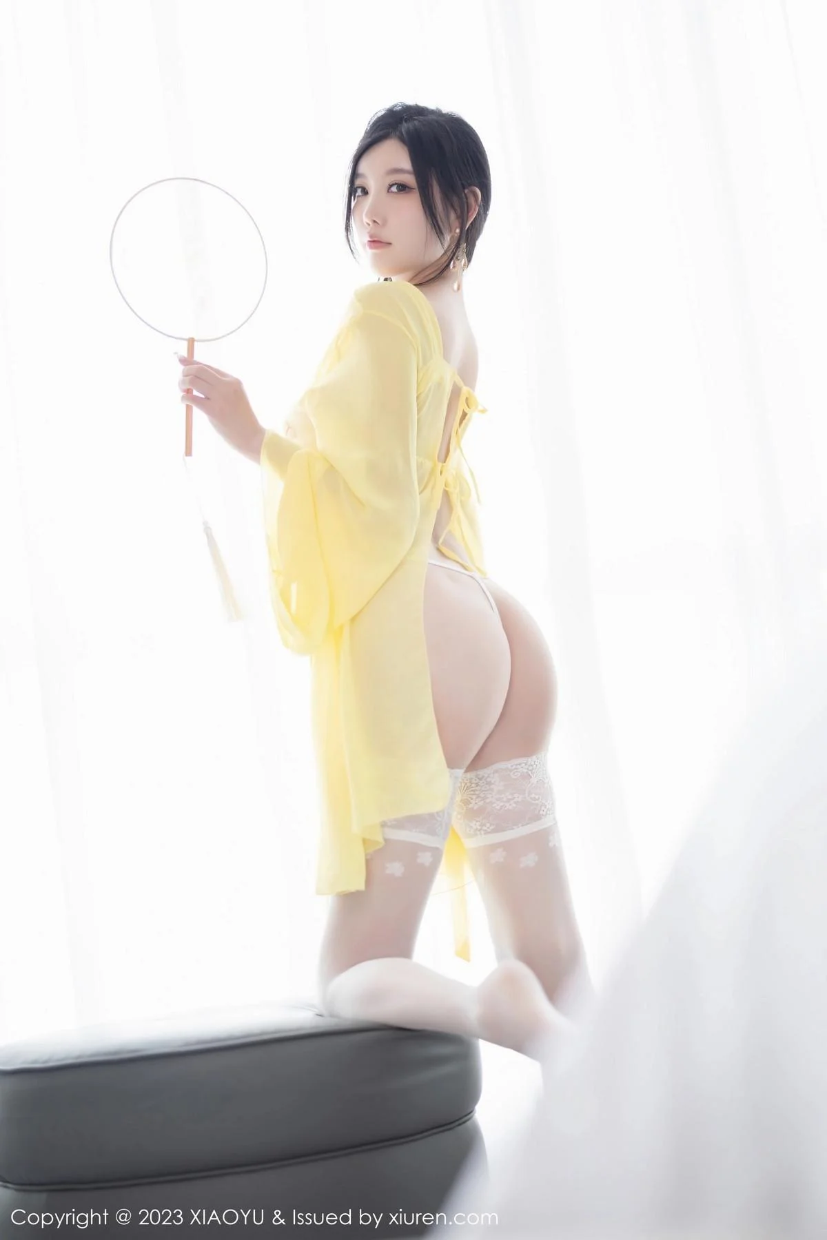 杨晨晨Yome性感黄色连衣短裙配白丝袜秀丰腴身材绝美写真 第 117 张