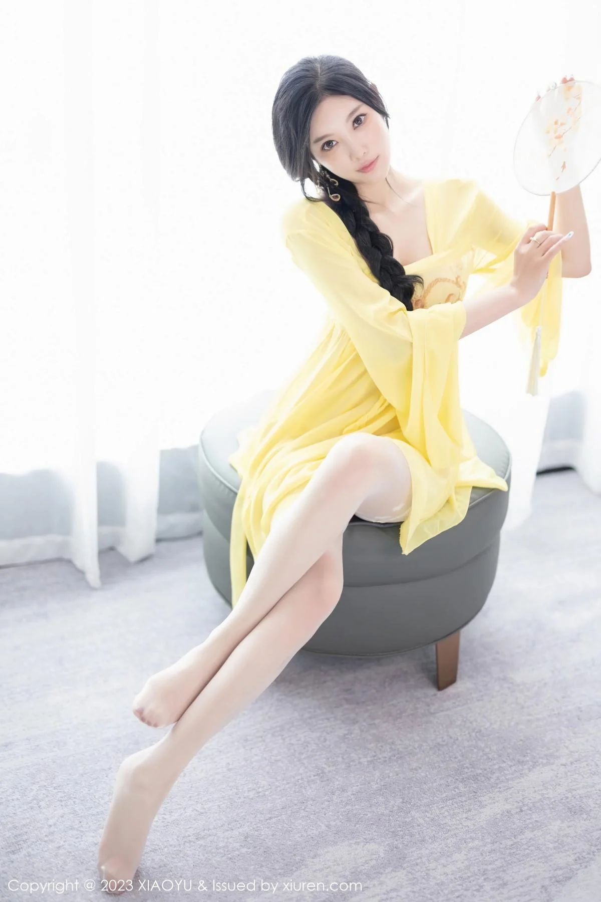 杨晨晨Yome性感黄色连衣短裙配白丝袜秀丰腴身材绝美写真 第 122 张
