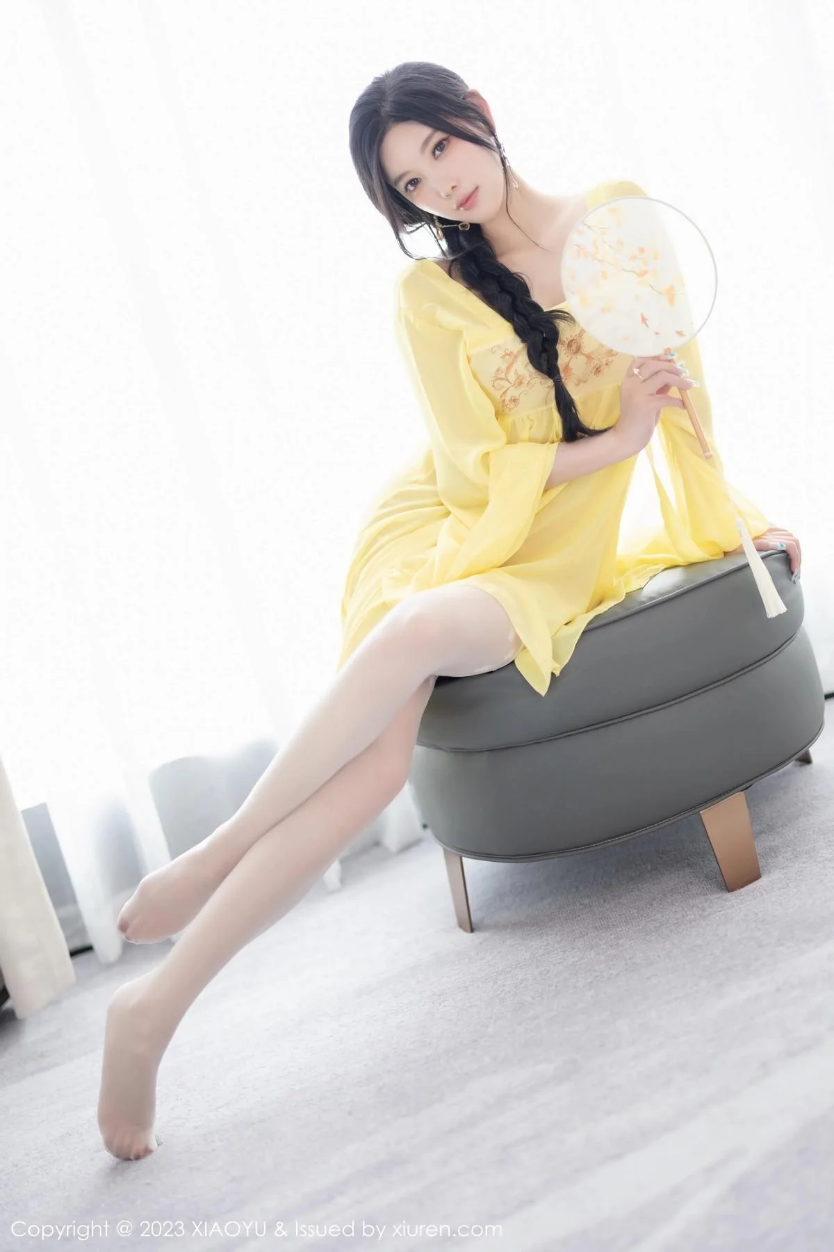 杨晨晨Yome性感黄色连衣短裙配白丝袜秀丰腴身材绝美写真 第 125 张
