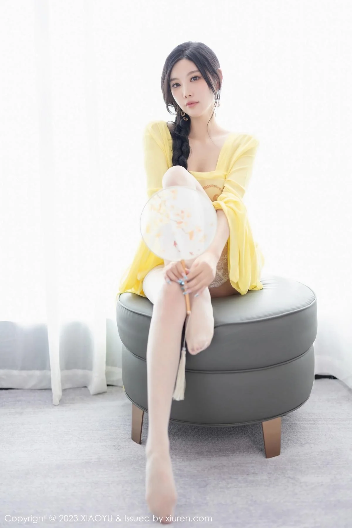 杨晨晨Yome性感黄色连衣短裙配白丝袜秀丰腴身材绝美写真 第 127 张