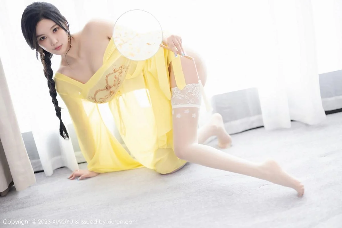 杨晨晨Yome性感黄色连衣短裙配白丝袜秀丰腴身材绝美写真 第 138 张
