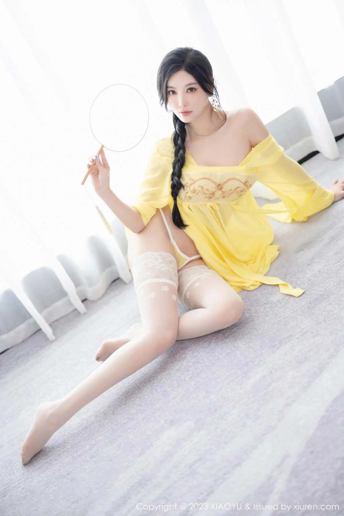 杨晨晨Yome性感黄色连衣短裙配白丝袜秀丰腴身材绝美写真 第 144 张