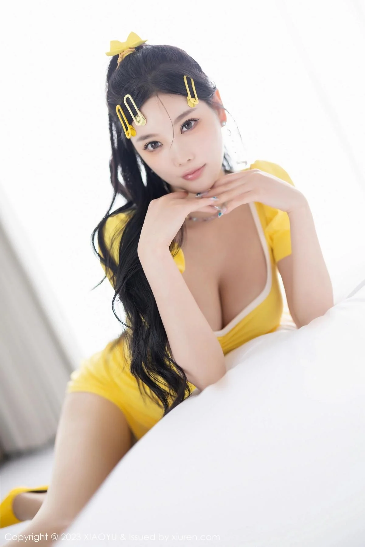杨晨晨Yome性感黄色连衣短裙配白丝袜秀丰腴身材绝美写真 第 15 张