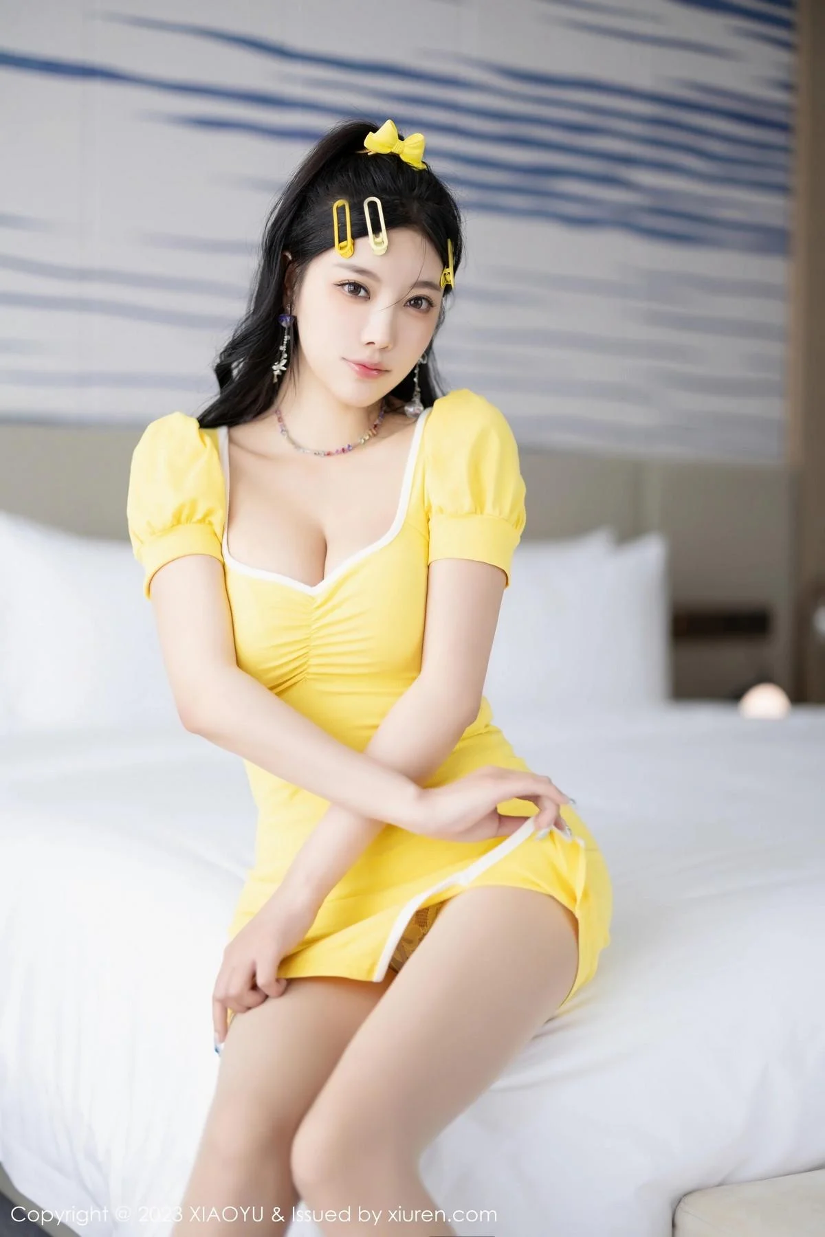 杨晨晨Yome性感黄色连衣短裙配白丝袜秀丰腴身材绝美写真 第 25 张
