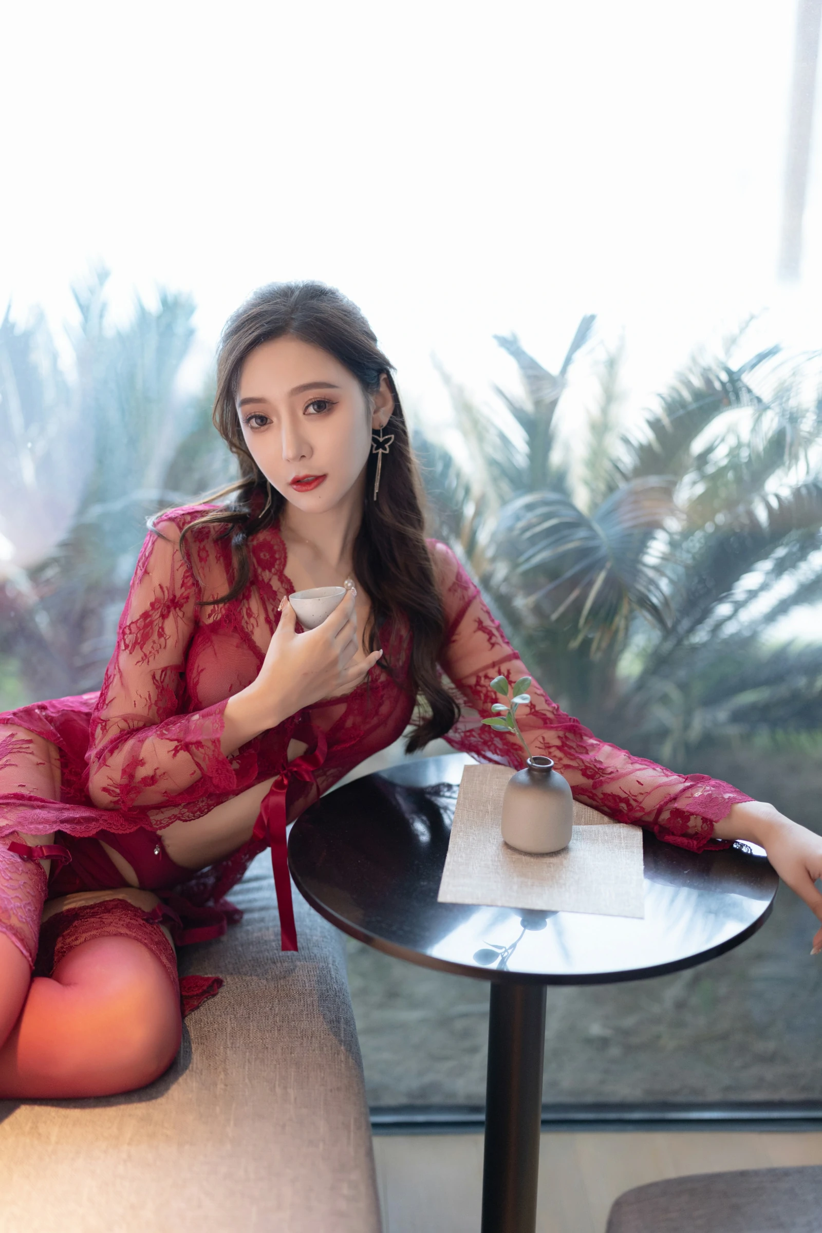 [秀人付费] 王馨瑶Yanni 诱人私拍福利 红色情趣套装 第 2 张