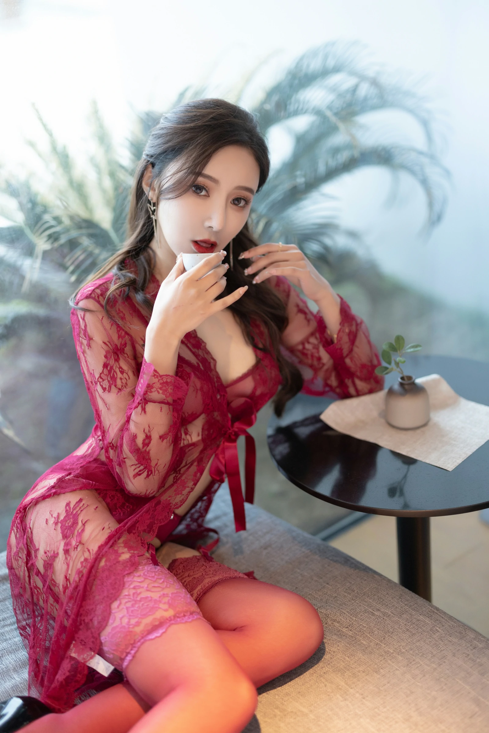 [秀人付费] 王馨瑶Yanni 诱人私拍福利 红色情趣套装 第 4 张