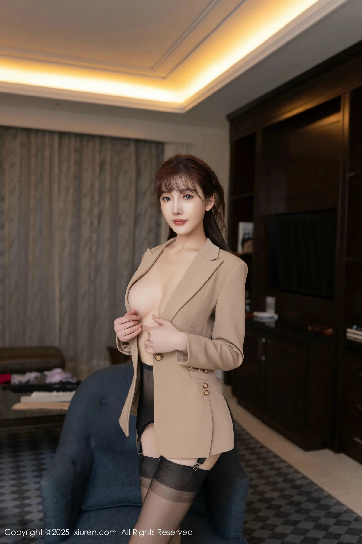 陆萱萱脱性感浅色西服露超薄肉丝秀柔美身姿迷人绝美写真 第 135 张