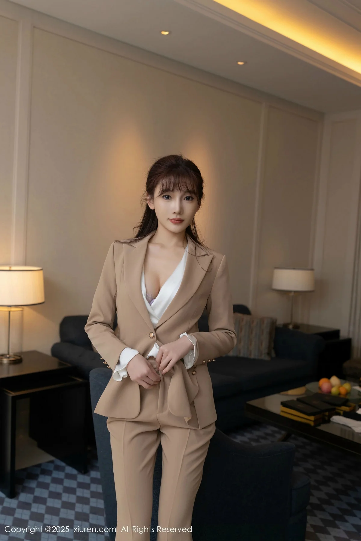 陆萱萱脱性感浅色西服露超薄肉丝秀柔美身姿迷人绝美写真 第 15 张