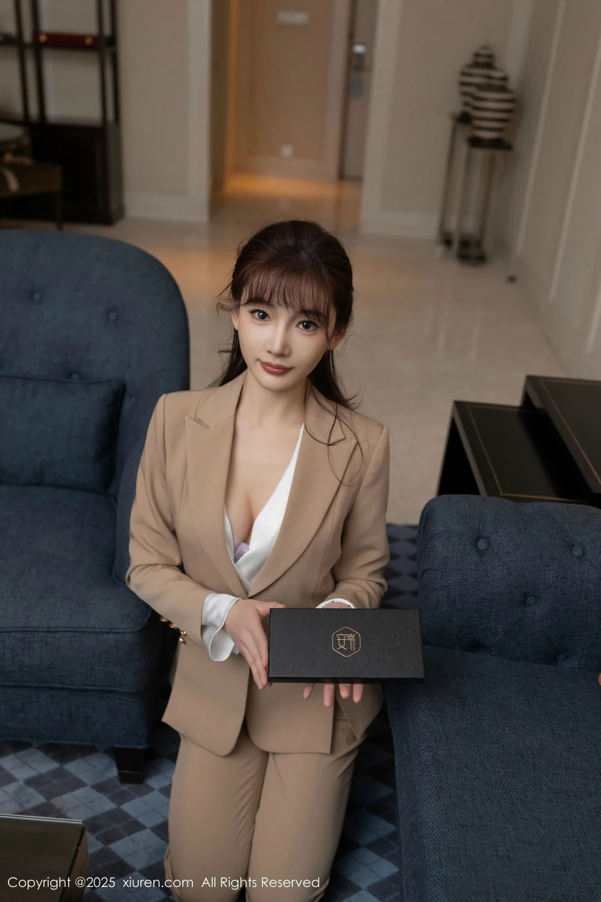 陆萱萱脱性感浅色西服露超薄肉丝秀柔美身姿迷人绝美写真 第 6 张