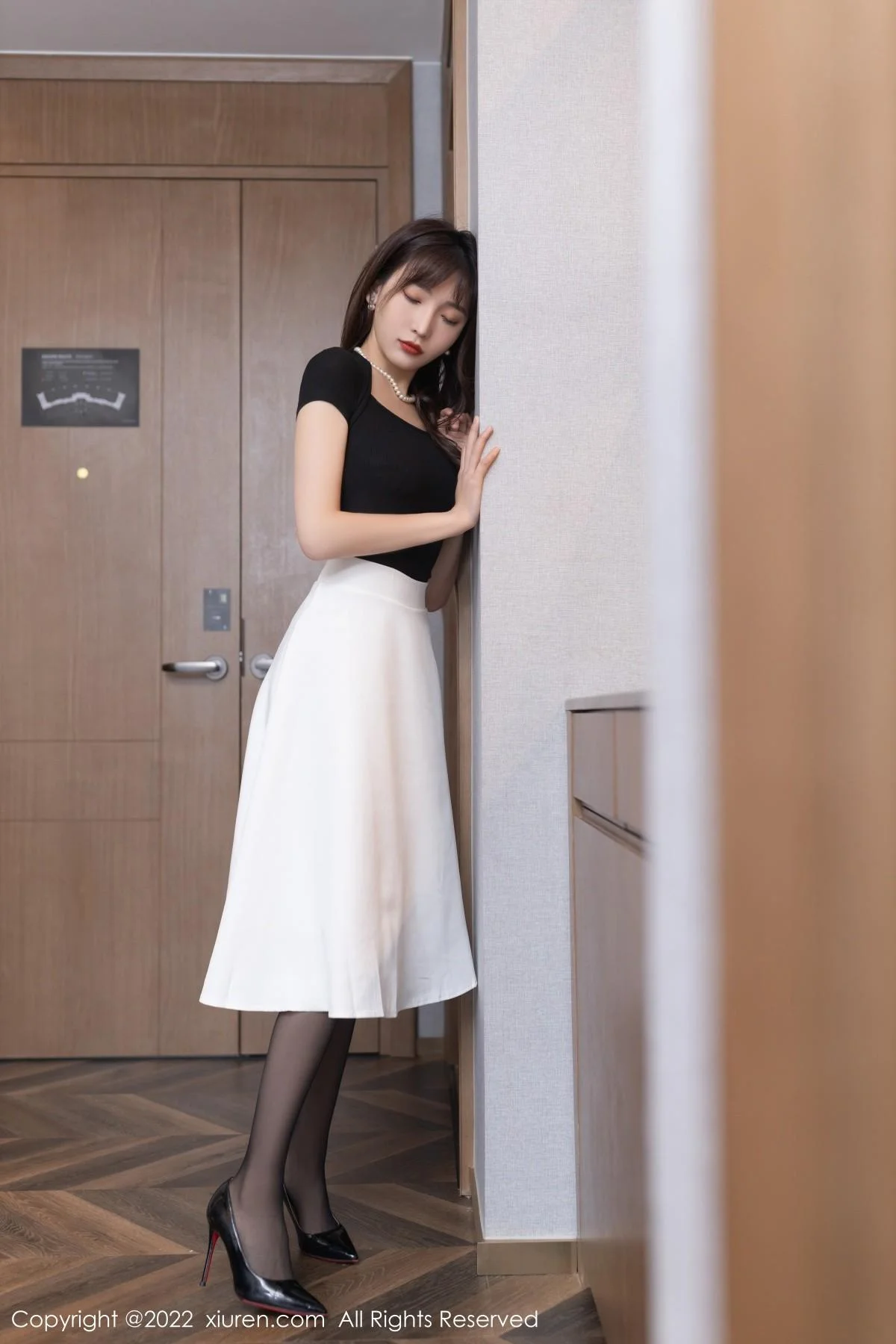 陆萱萱珠三角旅拍私房半脱露蕾丝内衣配超薄黑丝绝美写真 第 37 张