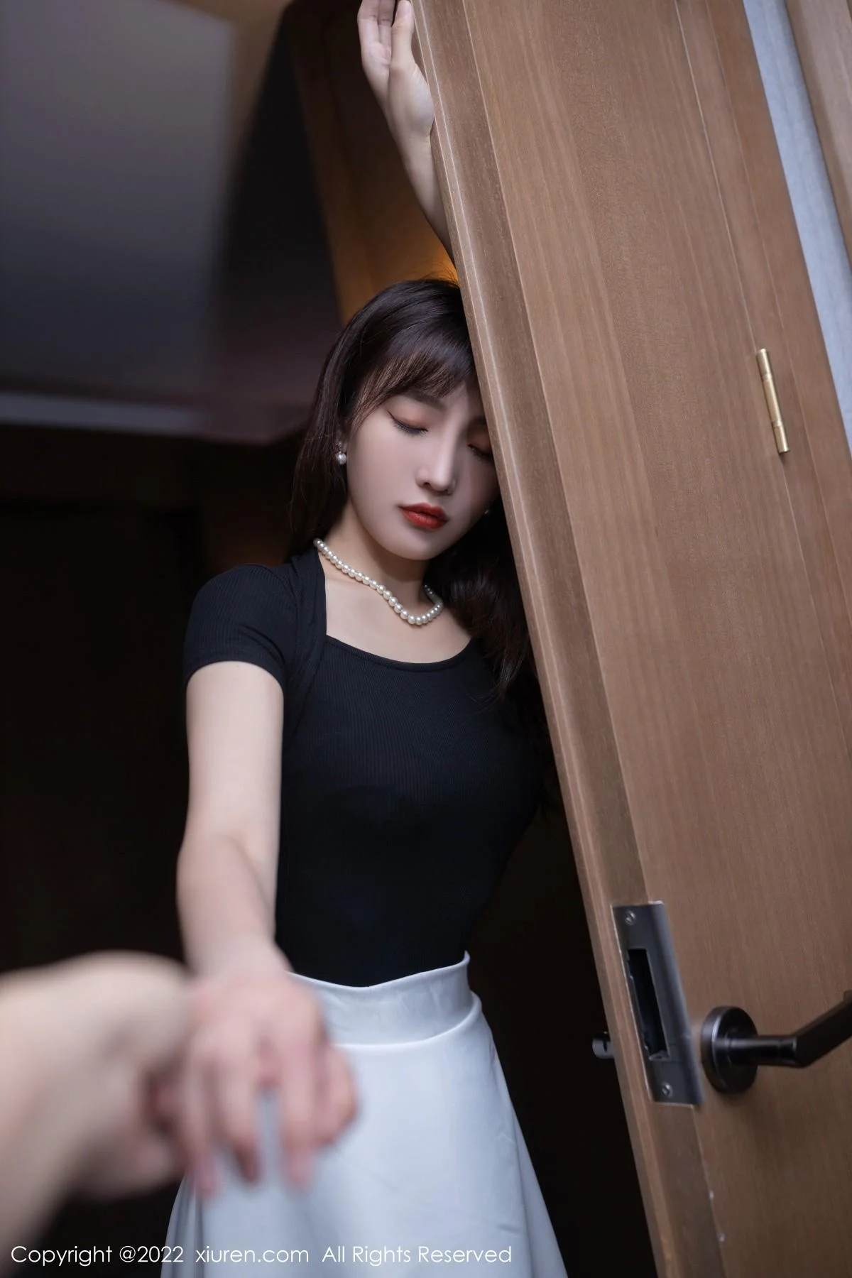 陆萱萱珠三角旅拍私房半脱露蕾丝内衣配超薄黑丝绝美写真 第 38 张