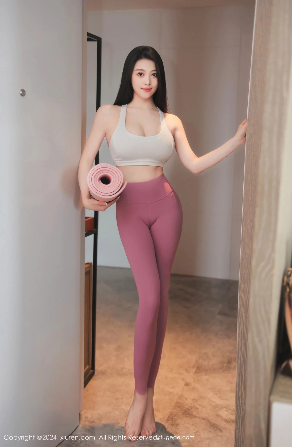 清妙性感运动内衣配粉色瑜伽服紧身秀完美身材绝美写真 第 1 张
