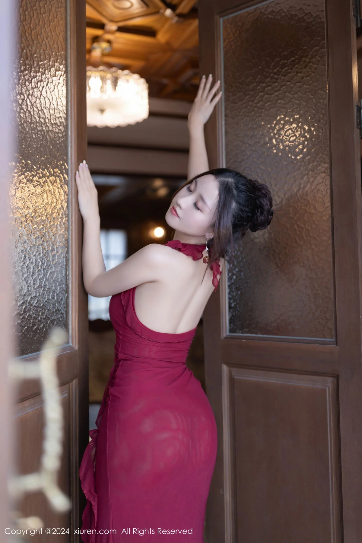 杏子Yada性感红色连衣裙露情趣内衣配超薄肉丝完美绝美写真 第 15 张