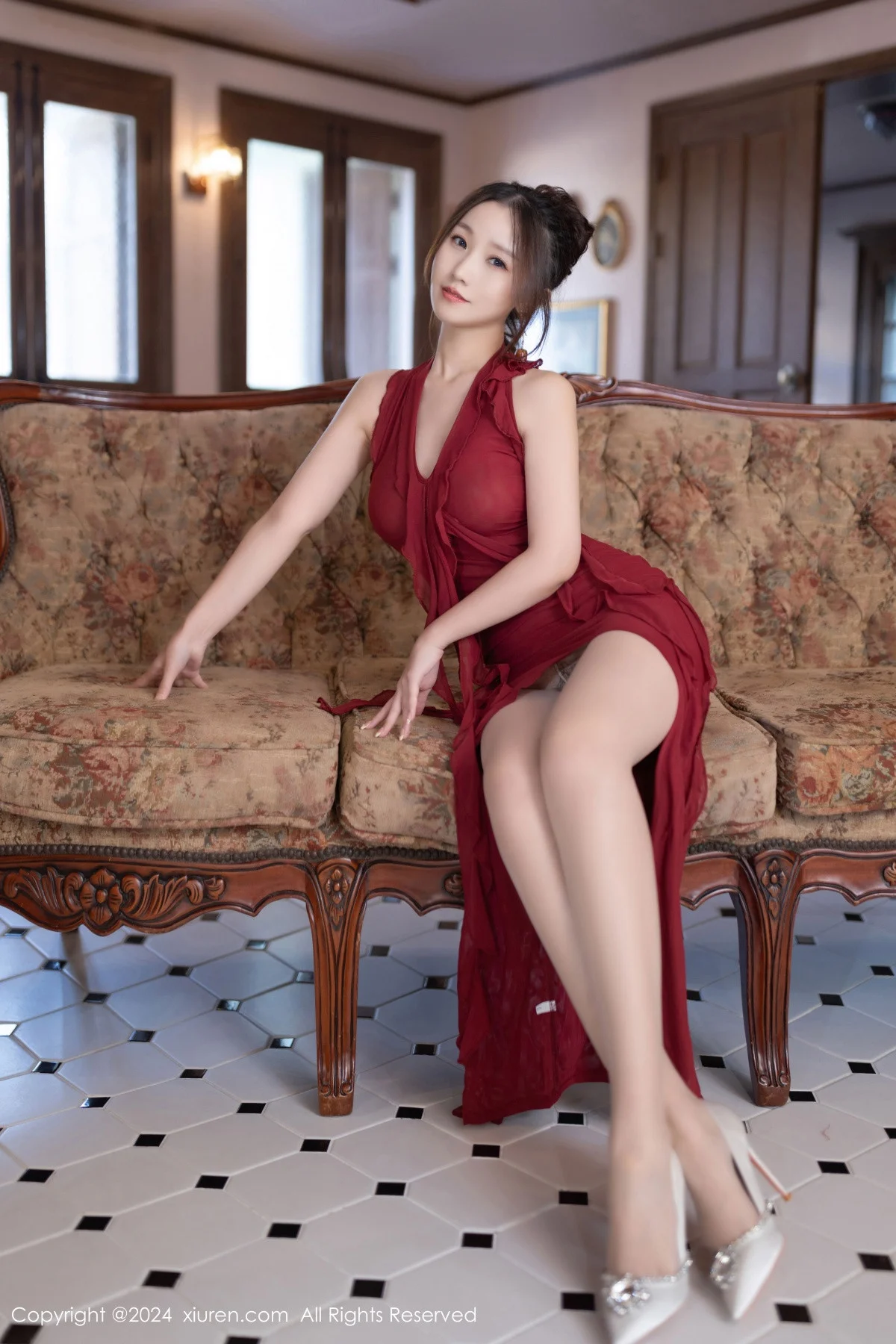 杏子Yada性感红色连衣裙露情趣内衣配超薄肉丝完美绝美写真 第 3 张