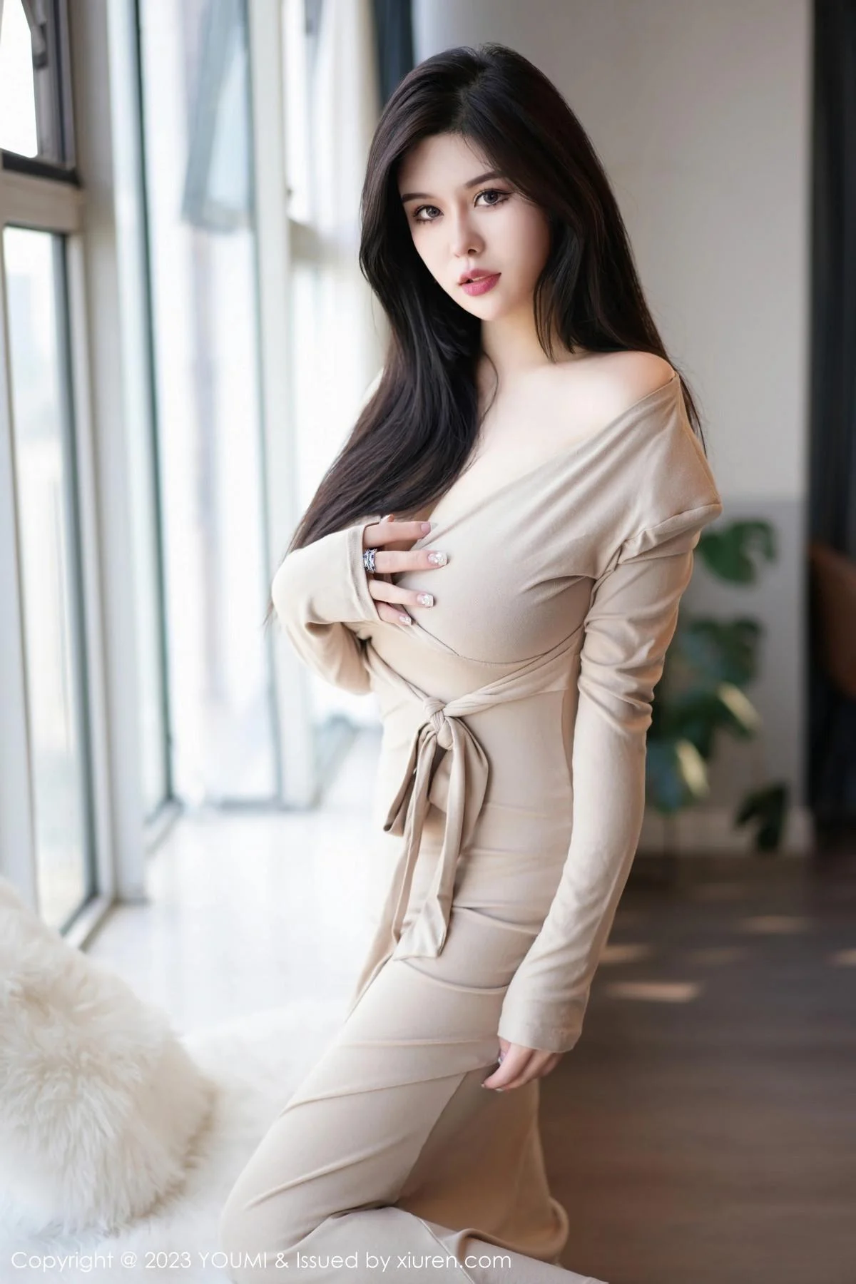 周思乔Betty浅暖色连衣短裙配超薄肉丝秀凹凸身材绝美写真 第 6 张