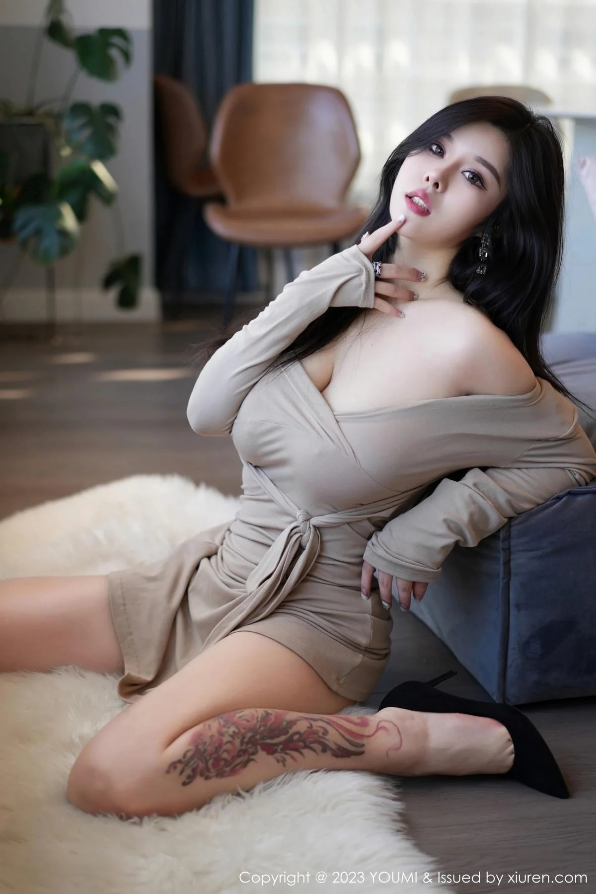 周思乔Betty浅暖色连衣短裙配超薄肉丝秀凹凸身材绝美写真 第 69 张