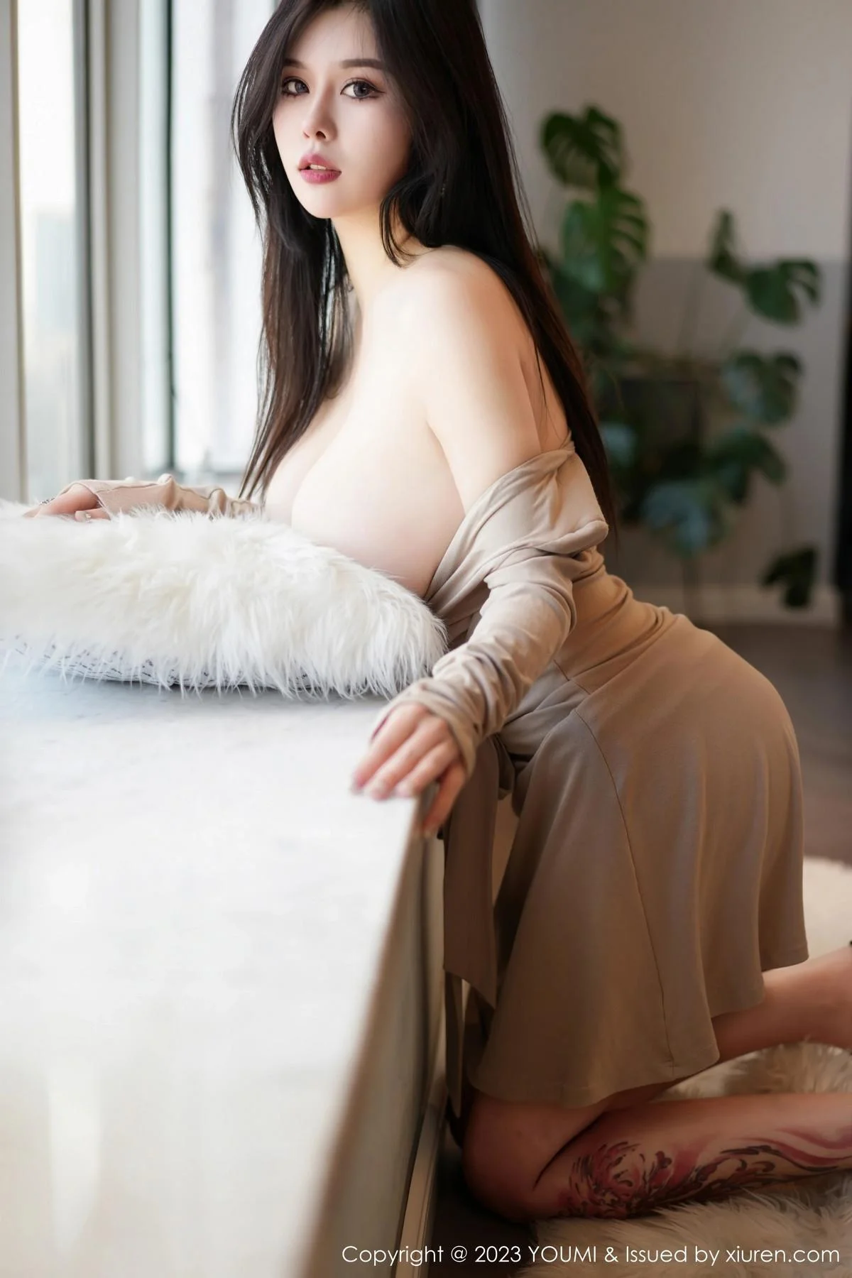 周思乔Betty浅暖色连衣短裙配超薄肉丝秀凹凸身材绝美写真 第 86 张