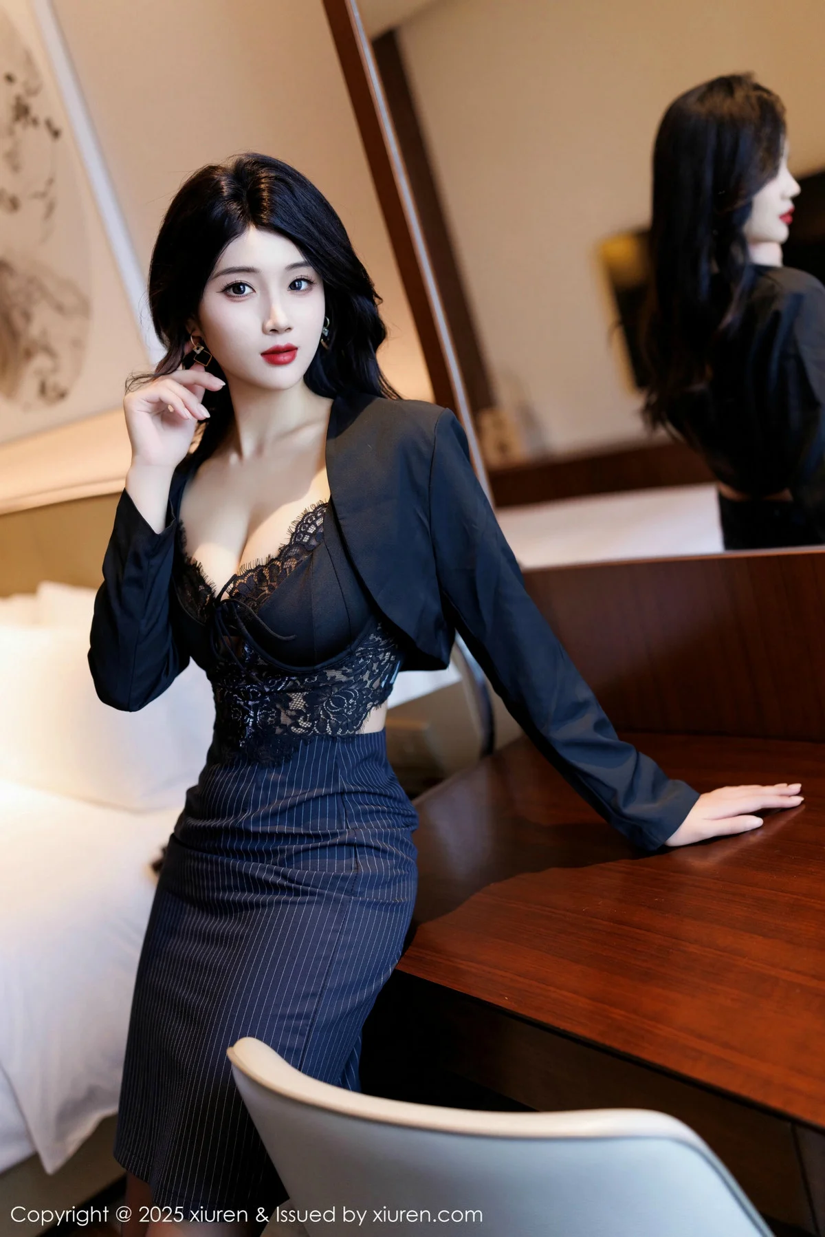 南乔性感黑色蕾丝内衣+红色比基尼秀柔美身姿完美绝美写真 第 3 张