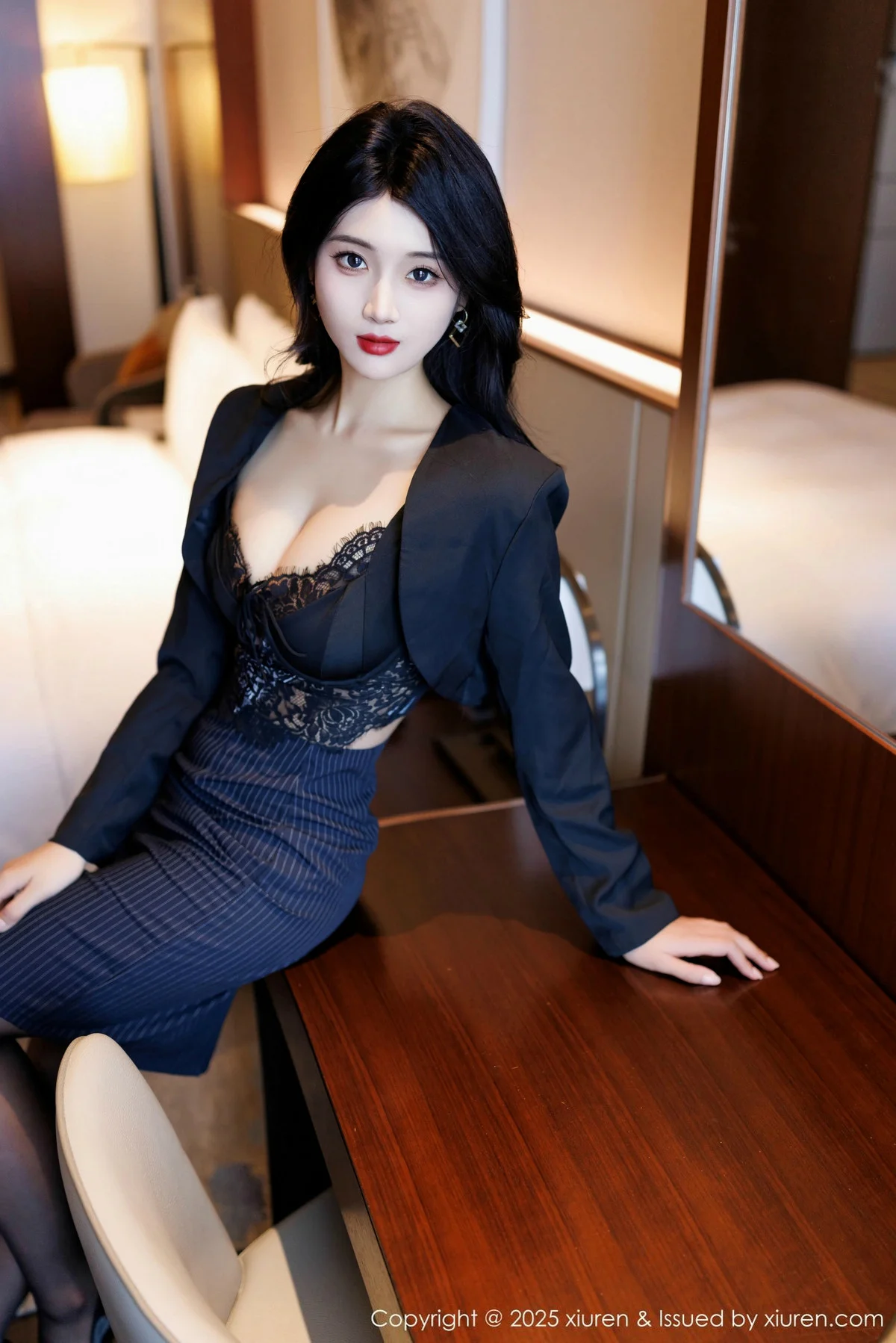 南乔性感黑色蕾丝内衣+红色比基尼秀柔美身姿完美绝美写真 第 4 张