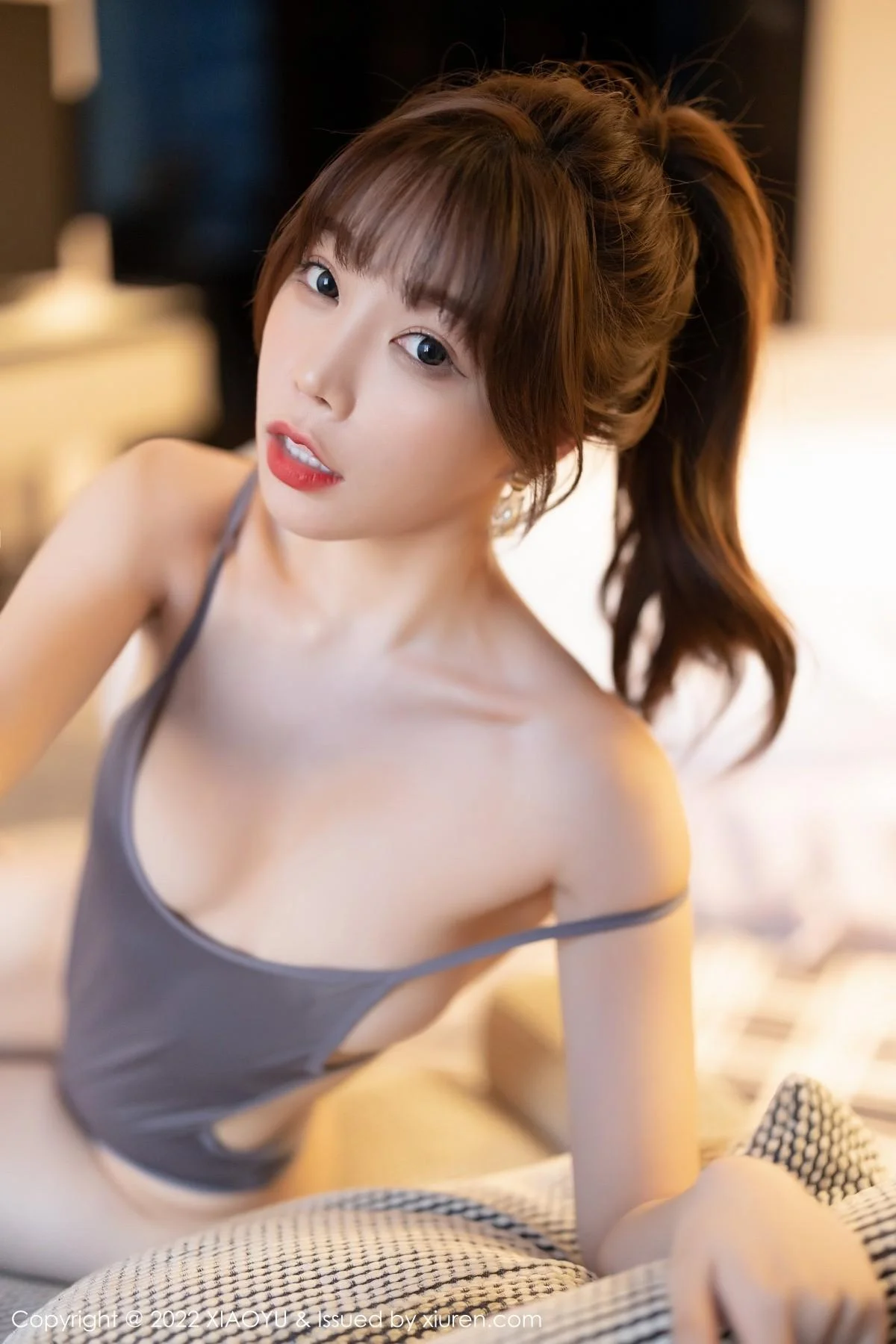 芝芝Booty灰色高叉连体衣配灰色丝袜秀翘臀美腿绝美写真 第 94 张