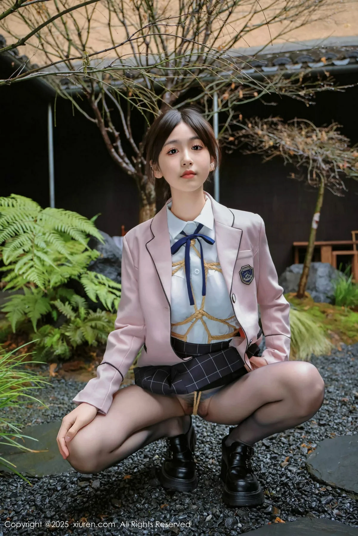 奶芙乔乔捆绑主题性感JK制服配超薄黑丝秀凹凸身材绝美写真 第 4 张