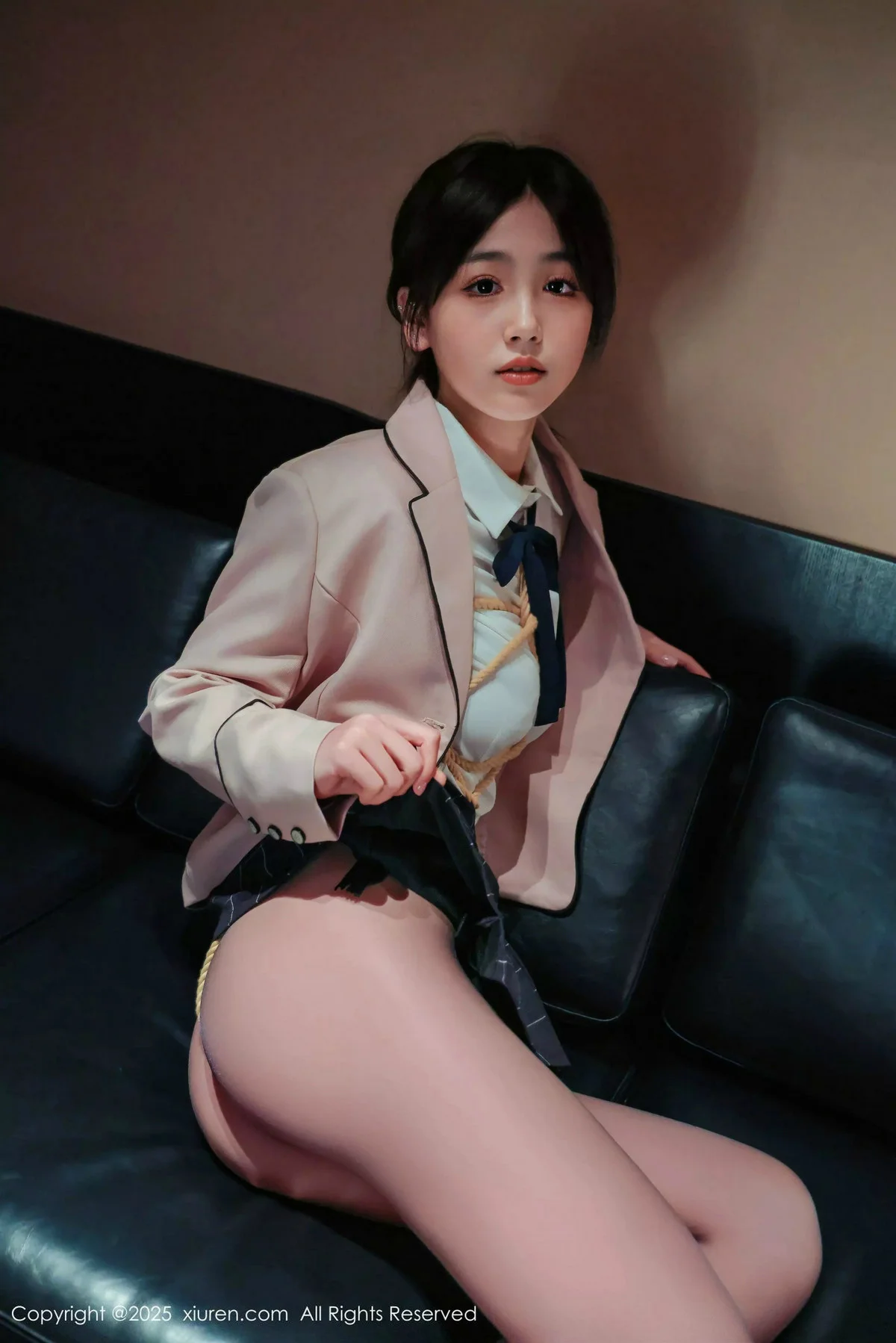 奶芙乔乔捆绑主题性感JK制服配超薄黑丝秀凹凸身材绝美写真 第 43 张