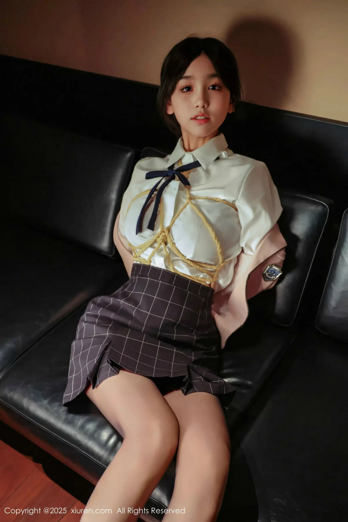 奶芙乔乔捆绑主题性感JK制服配超薄黑丝秀凹凸身材绝美写真 第 54 张