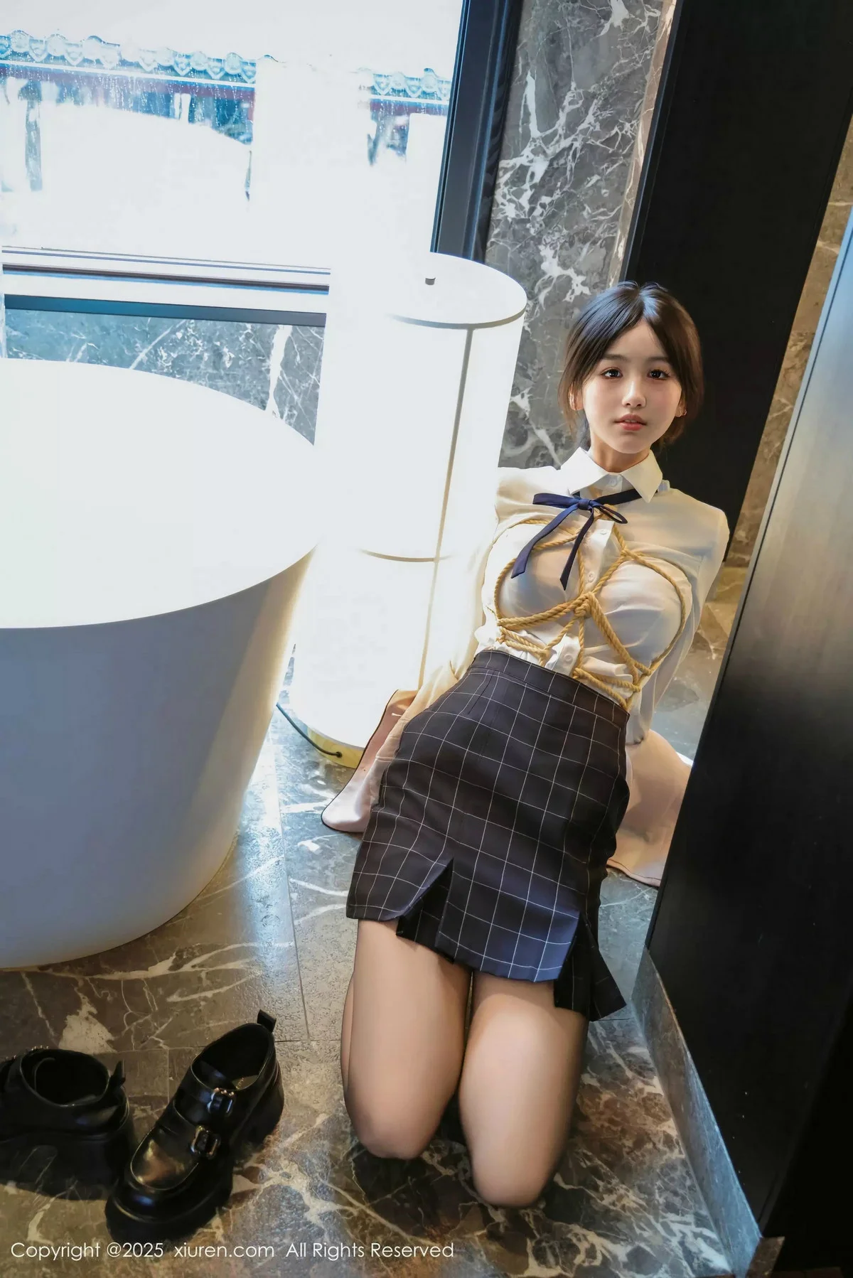 奶芙乔乔捆绑主题性感JK制服配超薄黑丝秀凹凸身材绝美写真 第 62 张