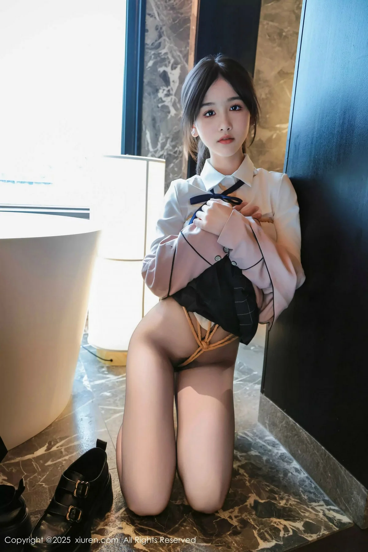 奶芙乔乔捆绑主题性感JK制服配超薄黑丝秀凹凸身材绝美写真 第 63 张