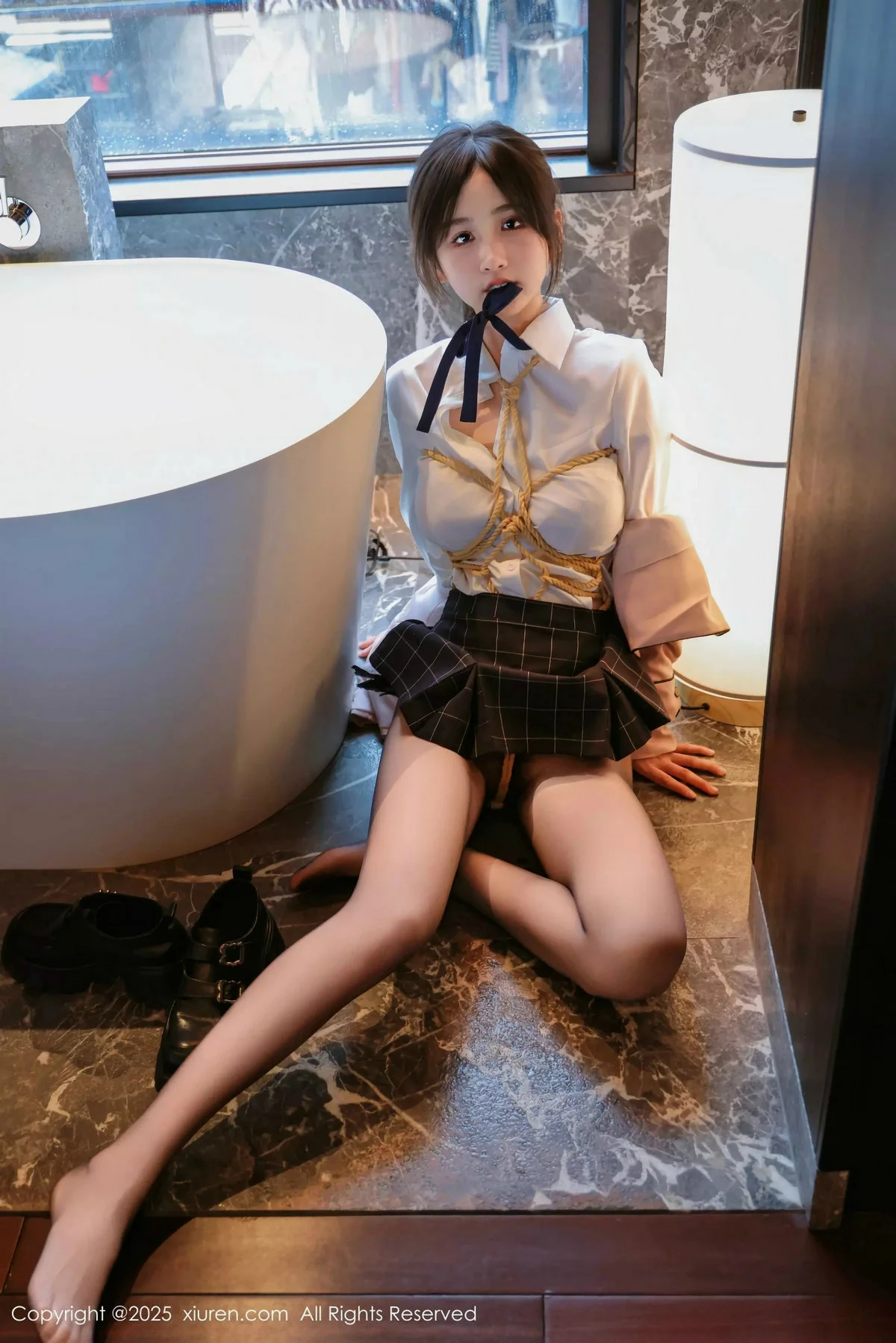 奶芙乔乔捆绑主题性感JK制服配超薄黑丝秀凹凸身材绝美写真 第 82 张