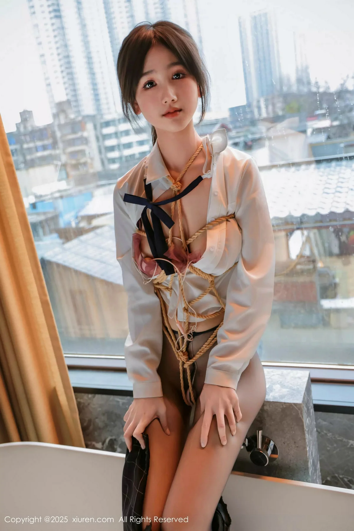 奶芙乔乔捆绑主题性感JK制服配超薄黑丝秀凹凸身材绝美写真 第 92 张
