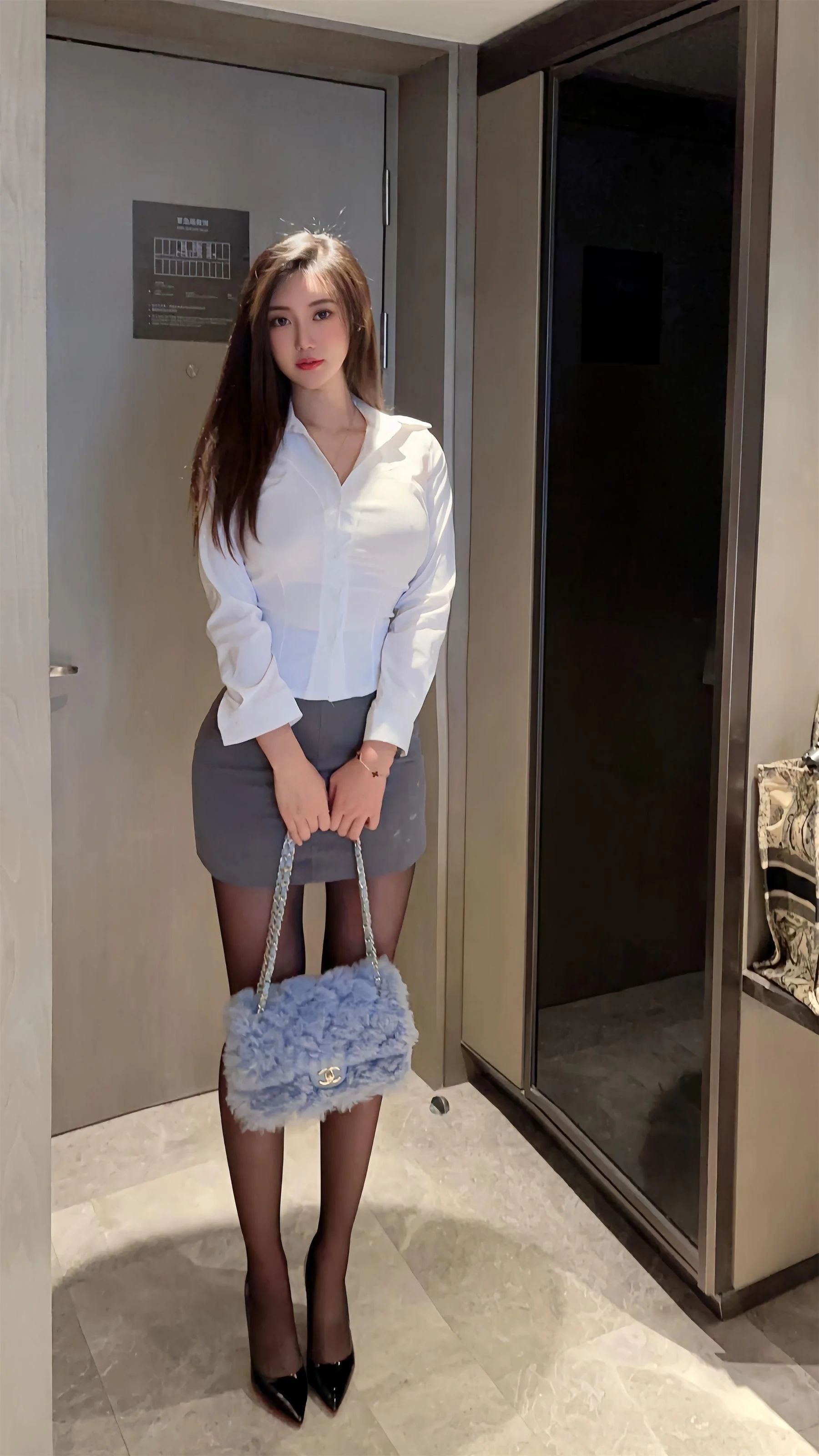[秀人付费] 绮里嘉 诱人私拍福利 少妇替老公还债 第 44 张