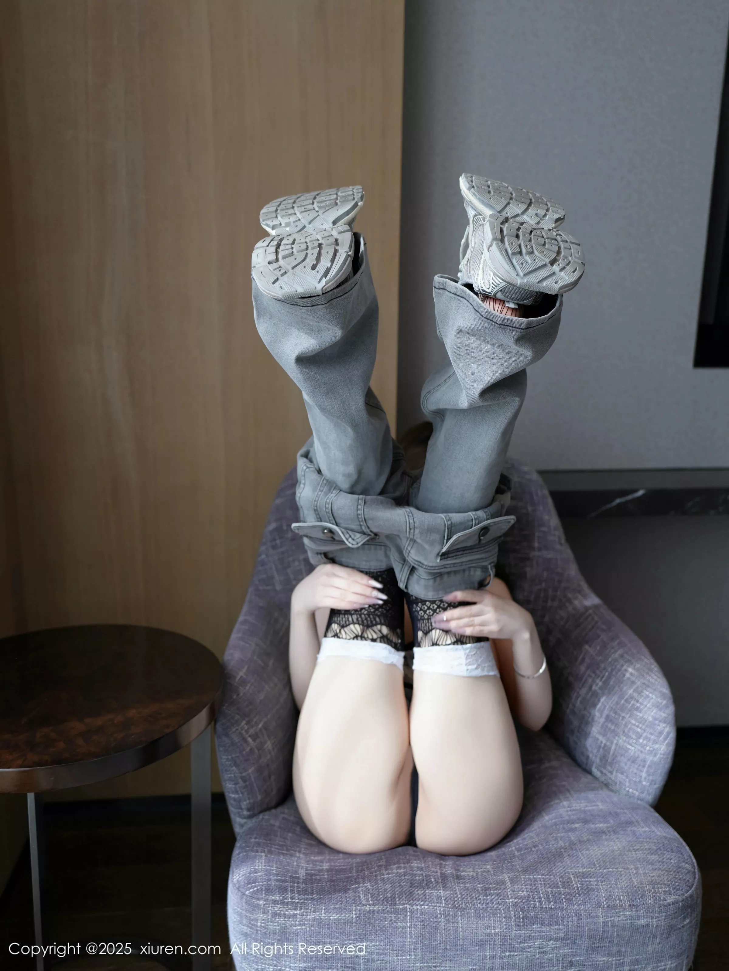 甜妮性感白T配牛仔长裤露黑色情趣内衣秀丰腴身材绝美写真 第 72 张