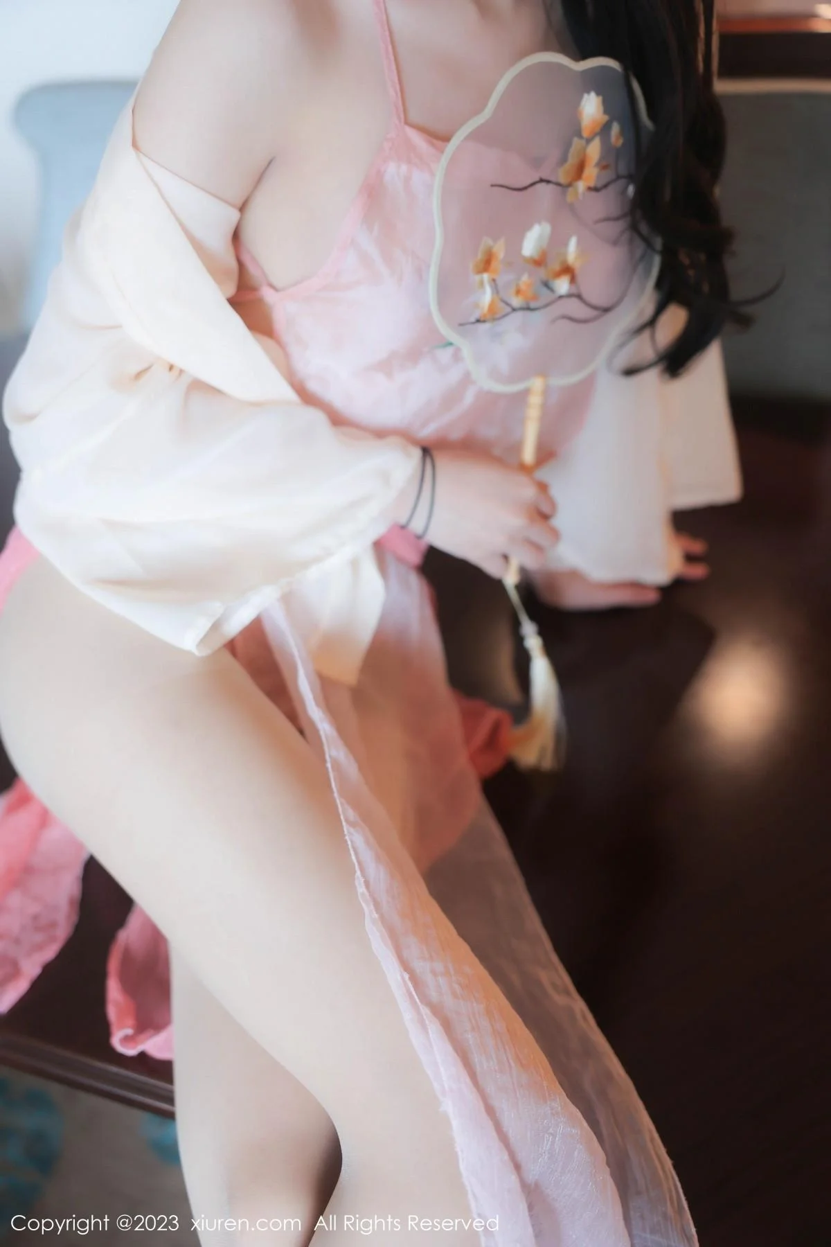 幼幼性感粉色古装服饰配超薄无内肉丝秀惹火身材绝美写真 第 2 张