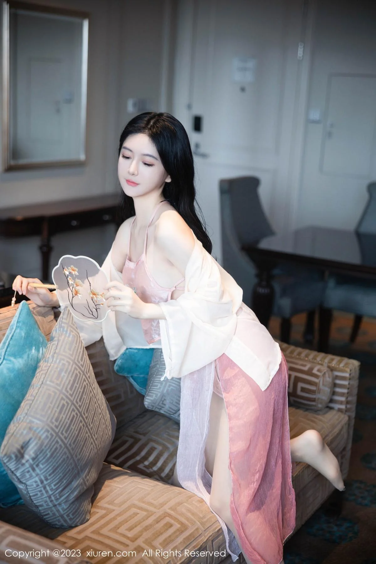 幼幼性感粉色古装服饰配超薄无内肉丝秀惹火身材绝美写真 第 7 张