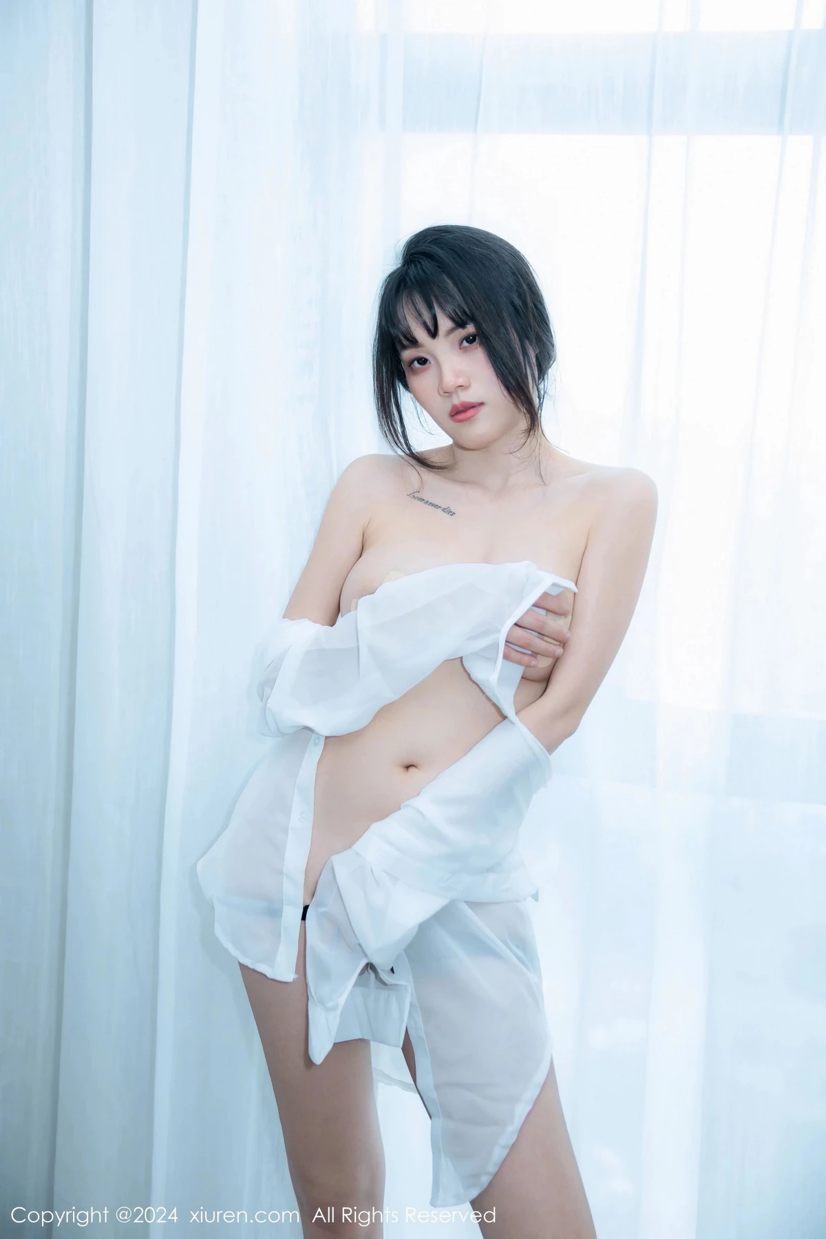 唐安诺白色薄纱上衣配超薄黑丝秀曼妙身姿迷人绝美写真 第 23 张