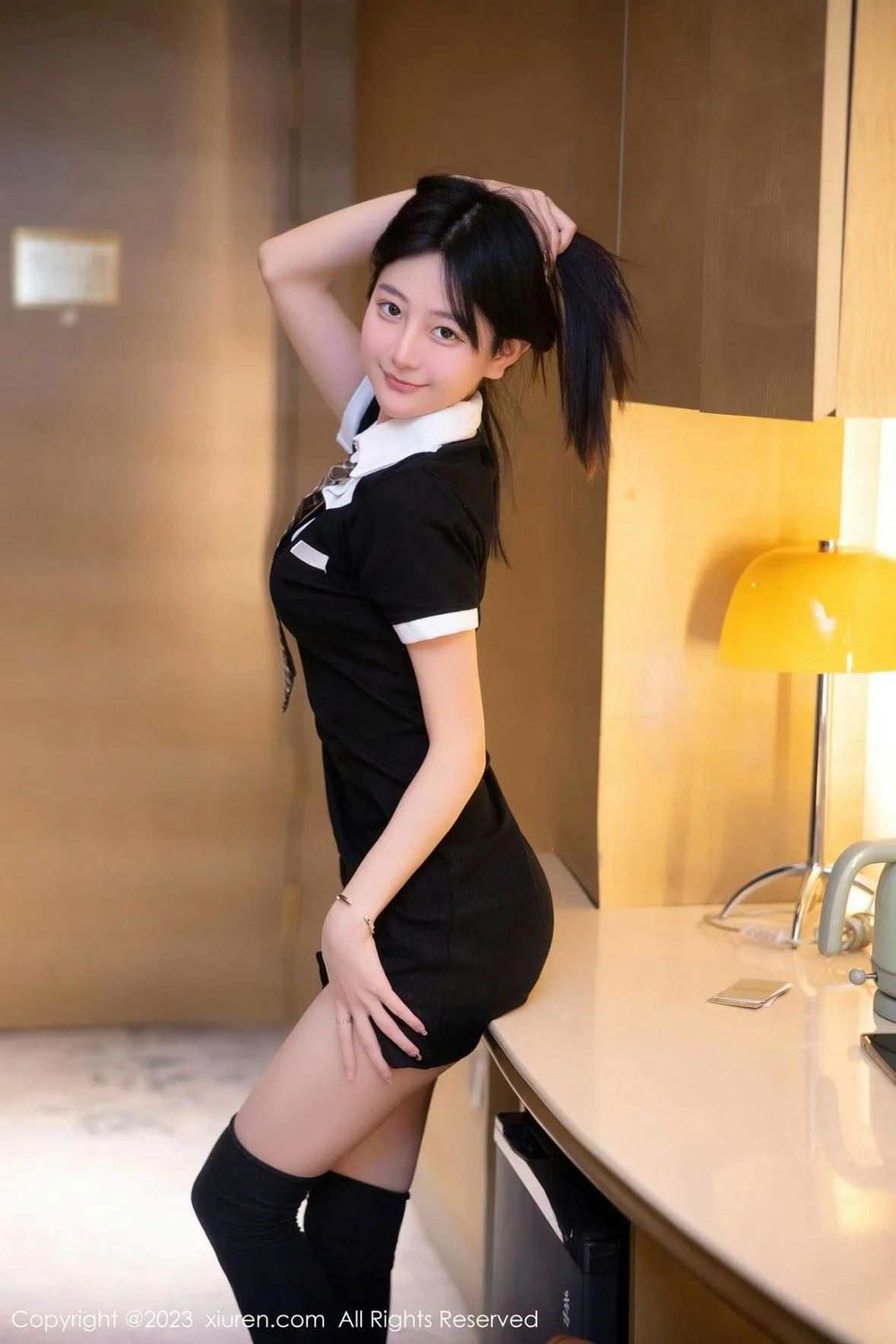 谢小蒽私房半脱学生制服露白色蕾丝内衣迷人绝美写真 第 4 张