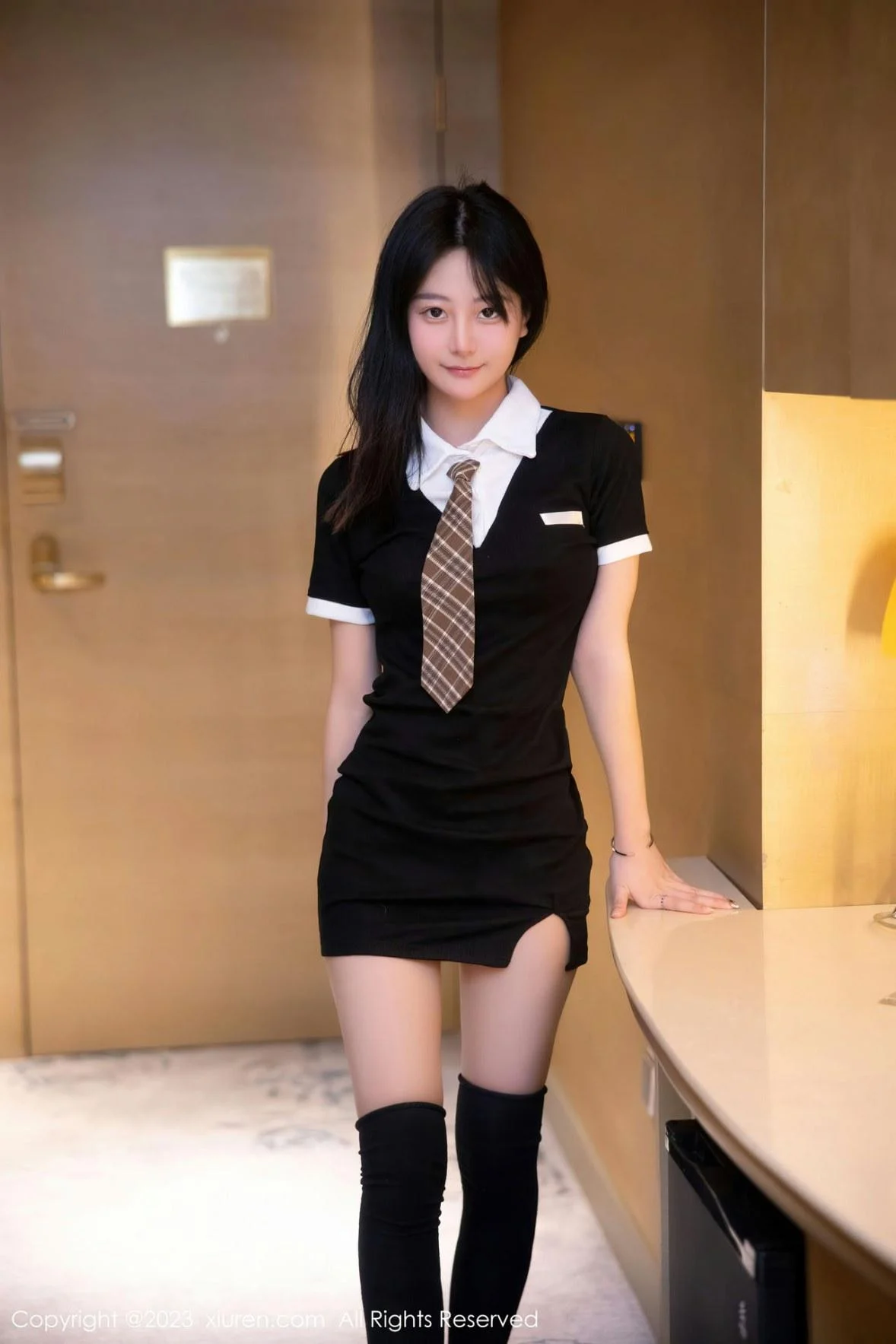 谢小蒽私房半脱学生制服露白色蕾丝内衣迷人绝美写真 第 6 张