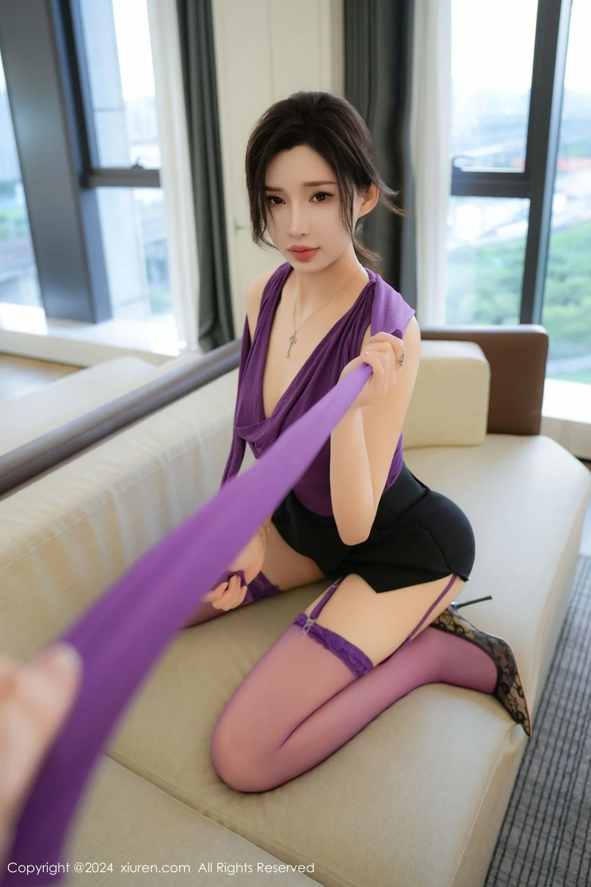 Carol周妍希X性感紫色情趣内衣配紫丝吊袜秀丰满身材绝美写真 第 44 张