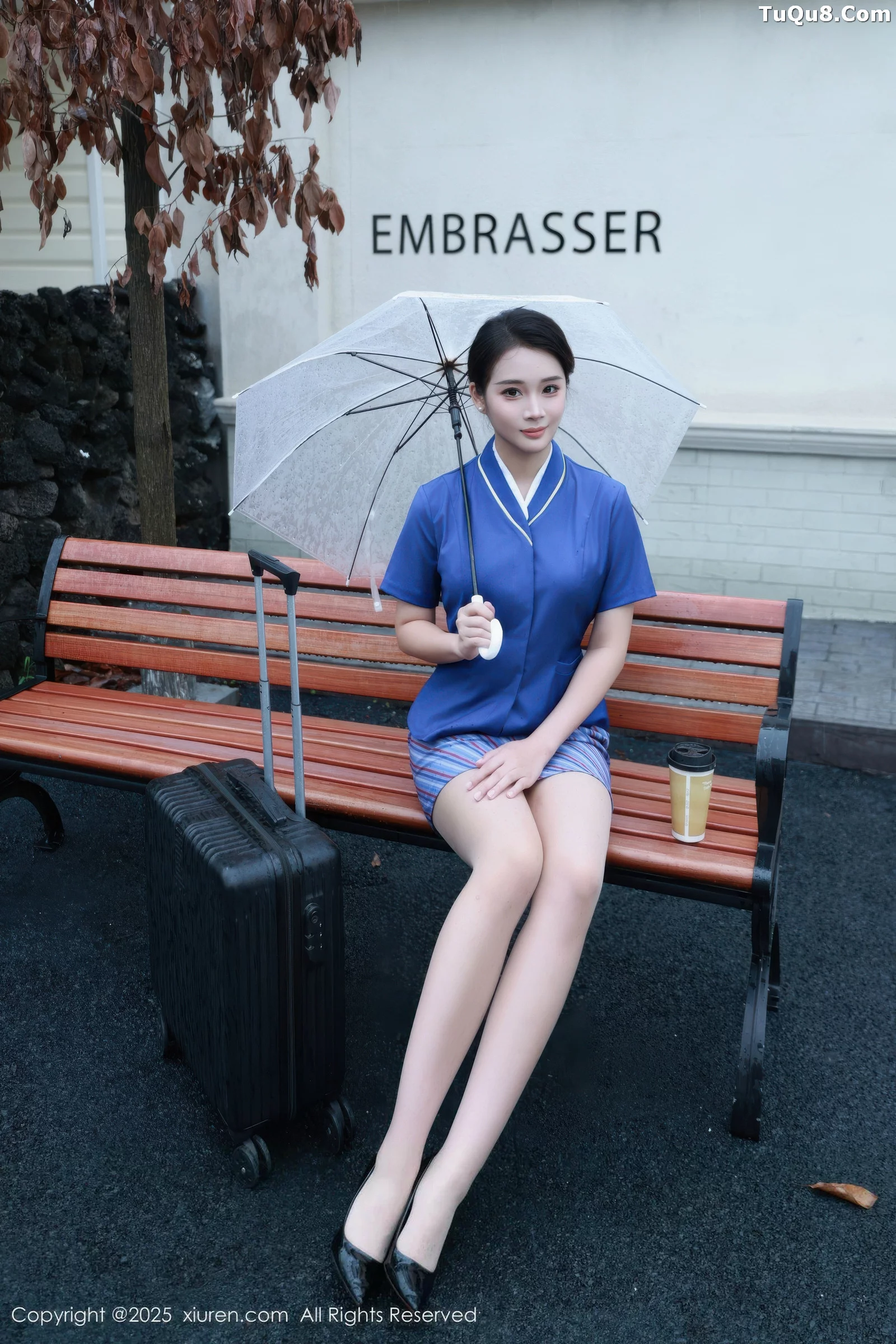 南乔性感蓝色空姐制服配肉色丝袜秀完美身材迷人绝美写真 第 11 张