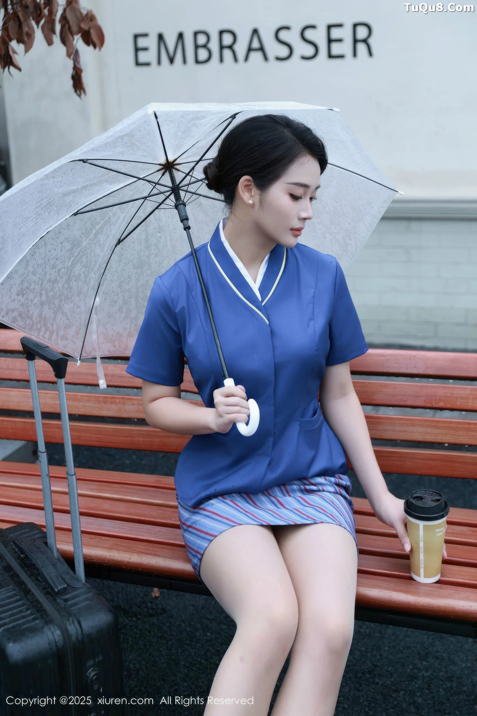 南乔性感蓝色空姐制服配肉色丝袜秀完美身材迷人绝美写真 第 14 张