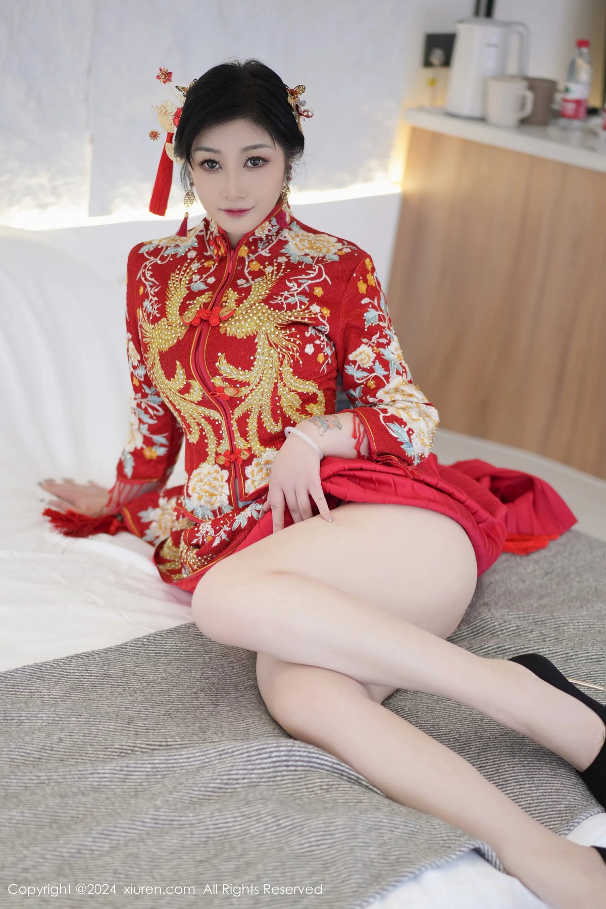 妲己_Toxic性感红色新娘装扮半脱秀丰腴身姿撩人绝美写真 第 7 张